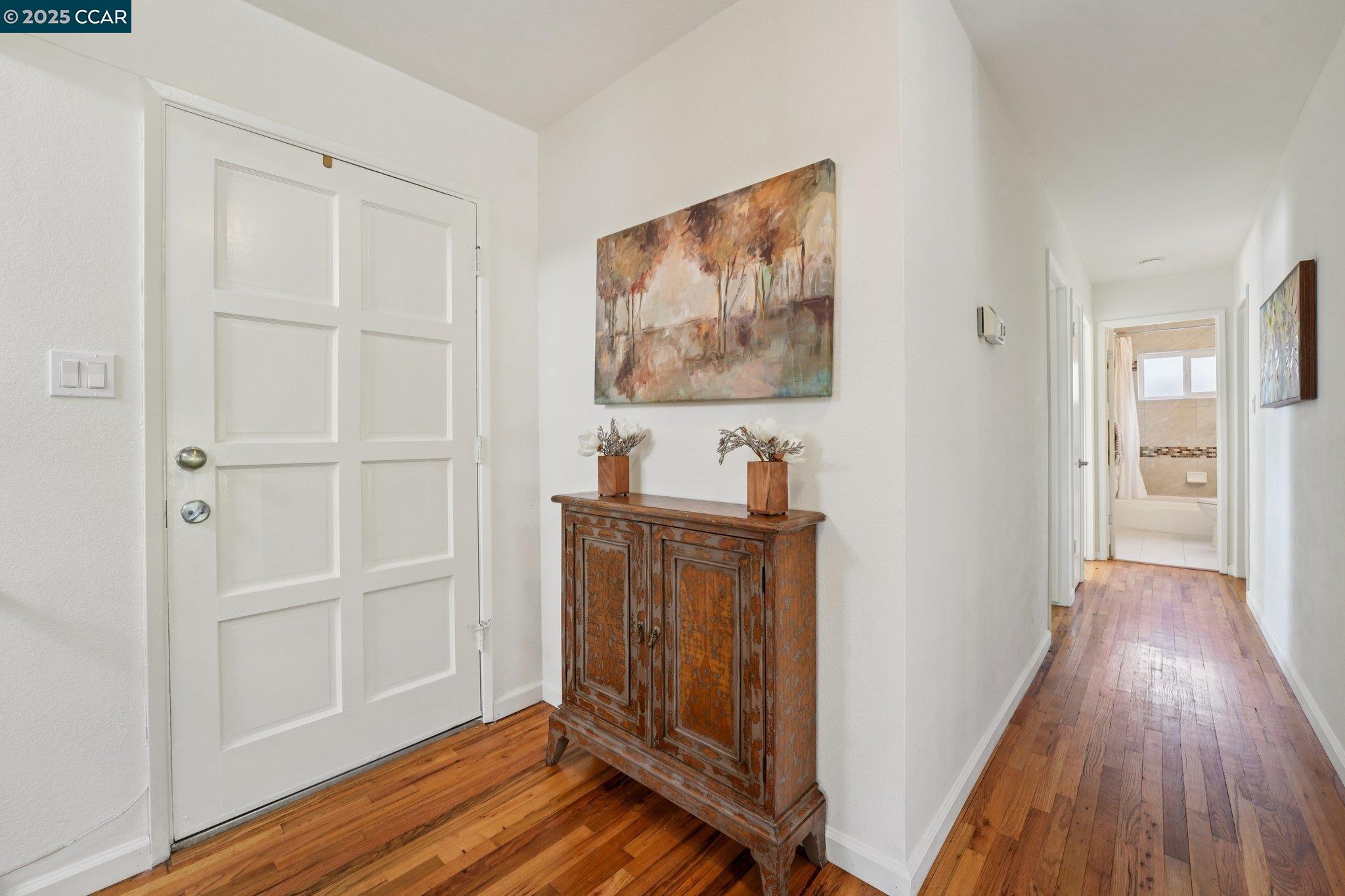 Detail Gallery Image 4 of 55 For 2128 Trinity Ct, Martinez,  CA 94553 - 3 Beds | 2 Baths