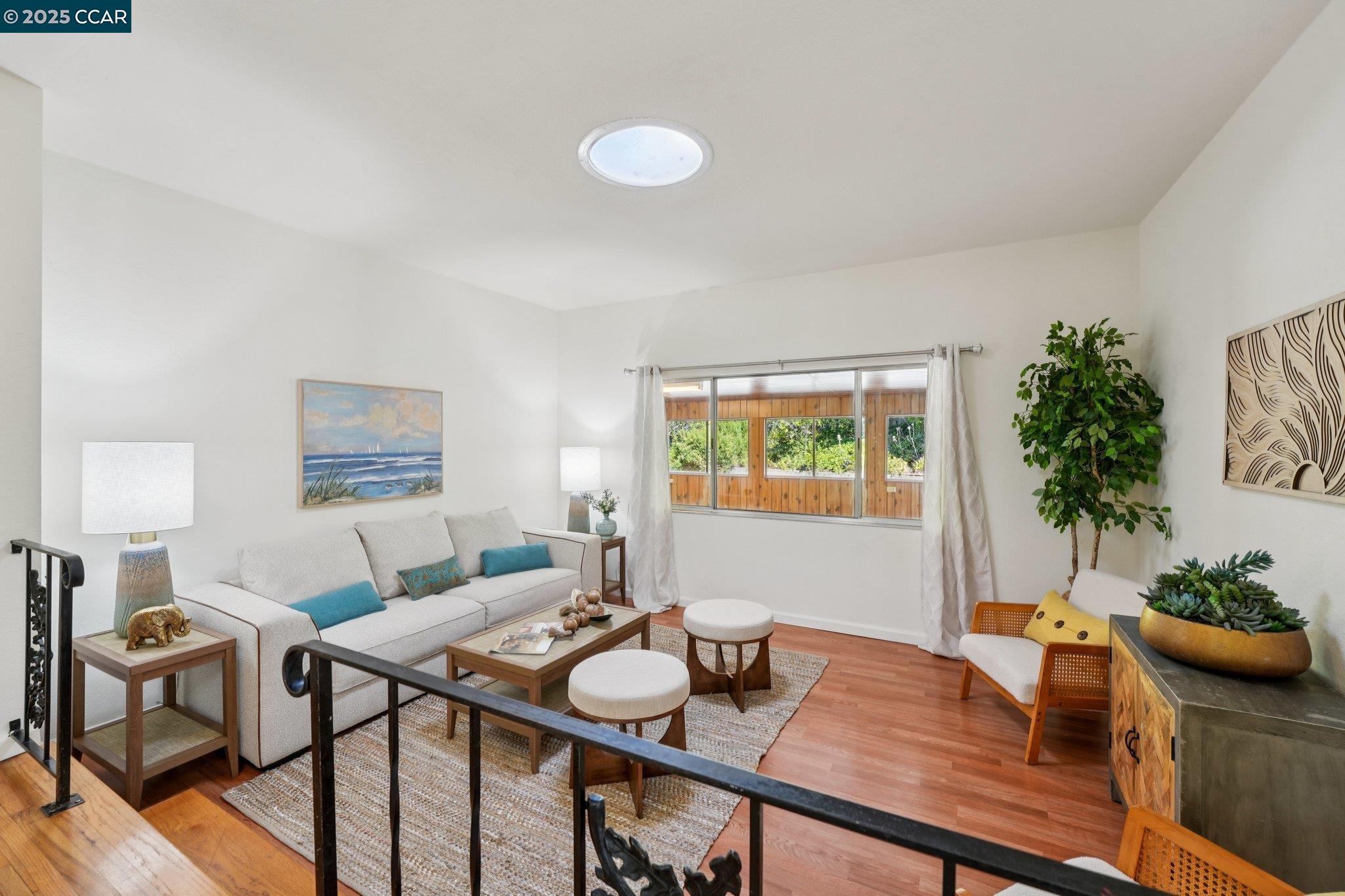Detail Gallery Image 5 of 55 For 2128 Trinity Ct, Martinez,  CA 94553 - 3 Beds | 2 Baths