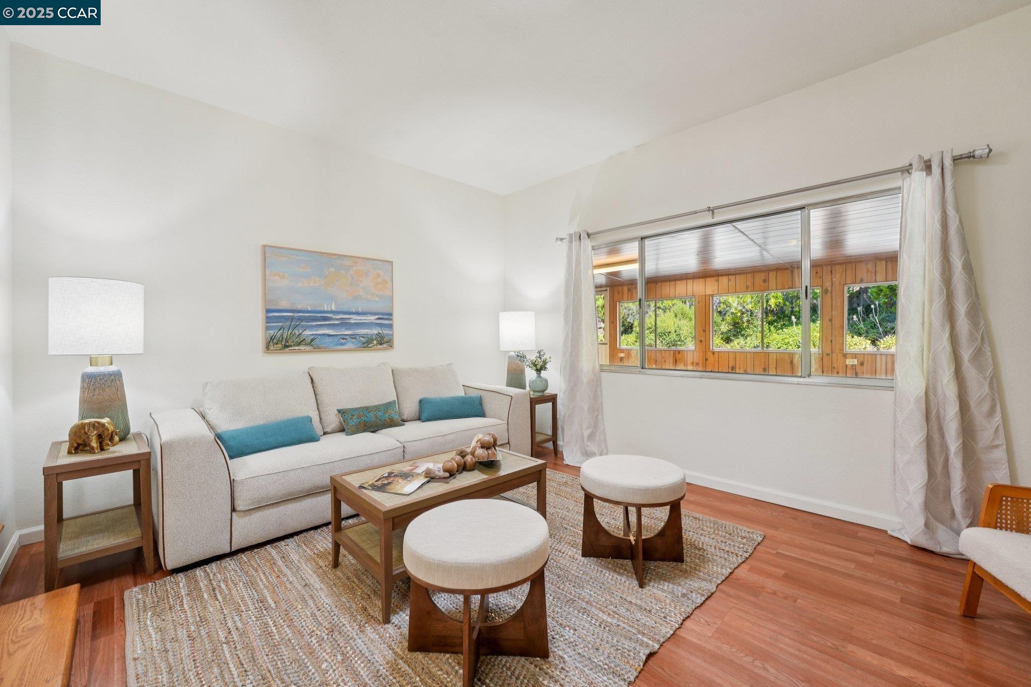 Detail Gallery Image 6 of 55 For 2128 Trinity Ct, Martinez,  CA 94553 - 3 Beds | 2 Baths