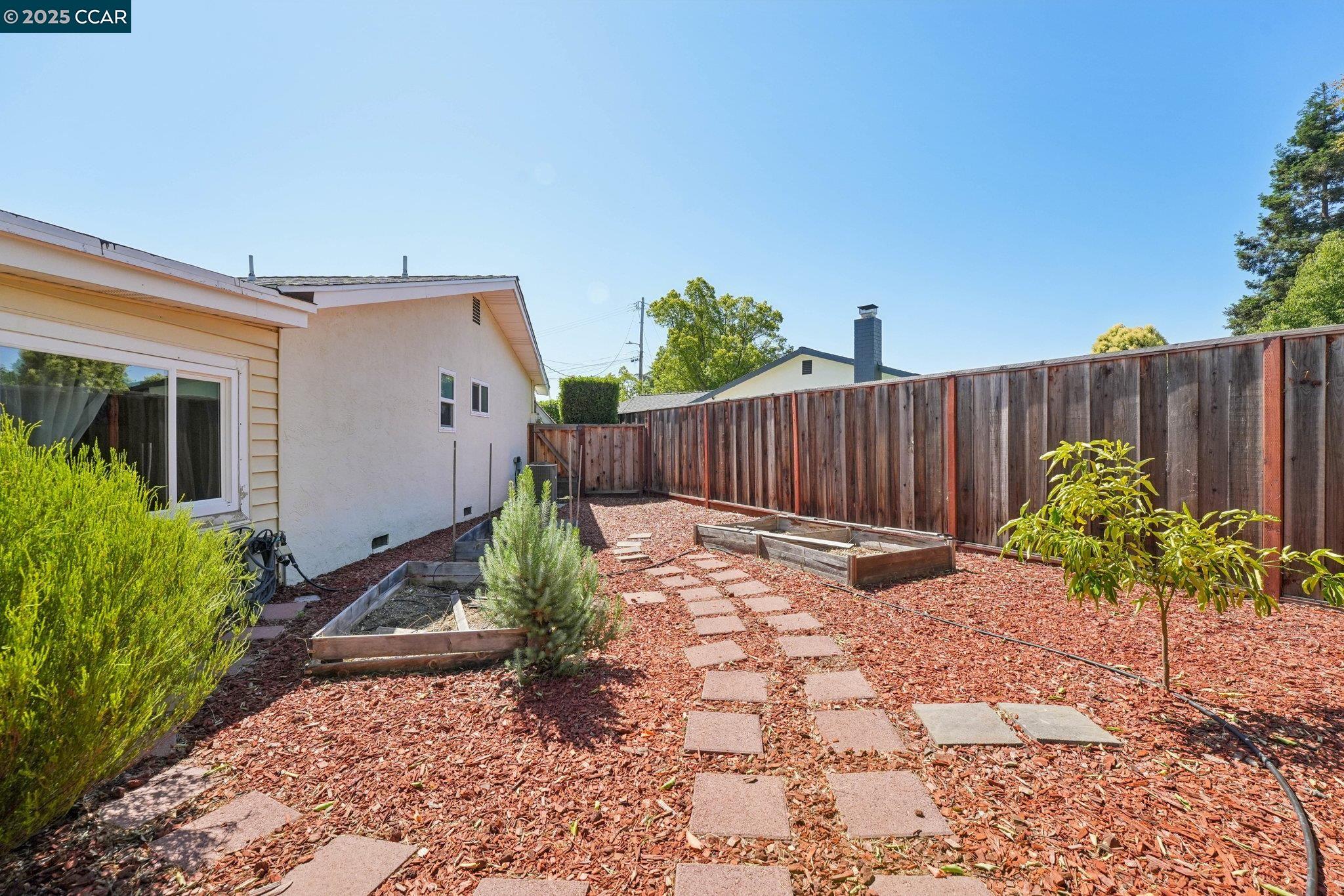 Detail Gallery Image 53 of 55 For 2128 Trinity Ct, Martinez,  CA 94553 - 3 Beds | 2 Baths