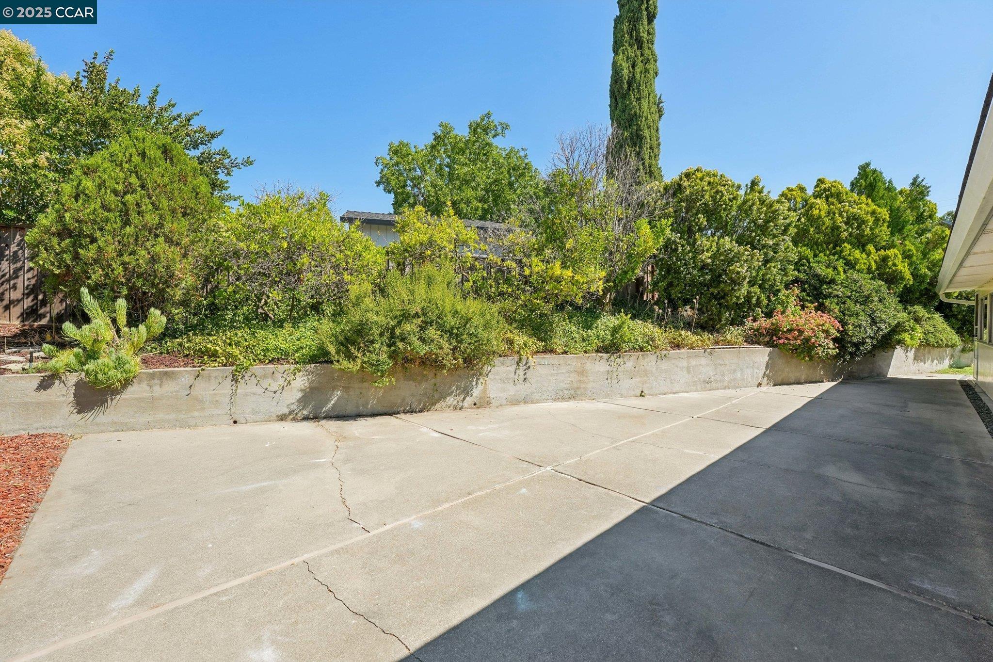 Detail Gallery Image 54 of 55 For 2128 Trinity Ct, Martinez,  CA 94553 - 3 Beds | 2 Baths