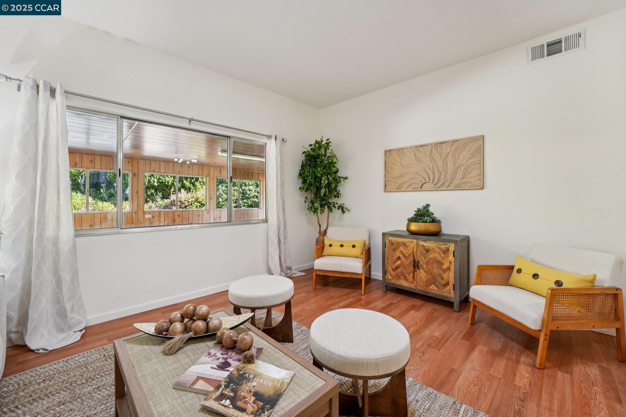 Detail Gallery Image 8 of 55 For 2128 Trinity Ct, Martinez,  CA 94553 - 3 Beds | 2 Baths