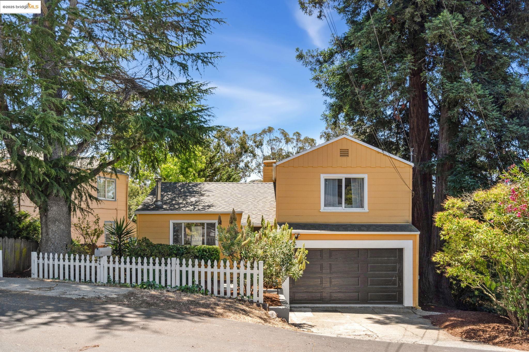 Detail Gallery Image 2 of 30 For 4084 Lambert Rd, El Sobrante,  CA 94803 - 2 Beds | 1 Baths