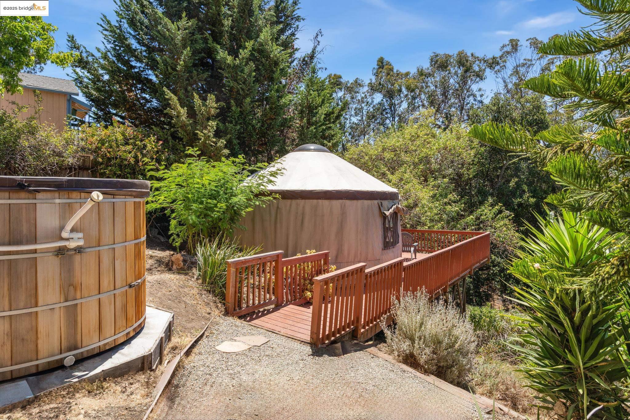 Detail Gallery Image 17 of 30 For 4084 Lambert Rd, El Sobrante,  CA 94803 - 2 Beds | 1 Baths