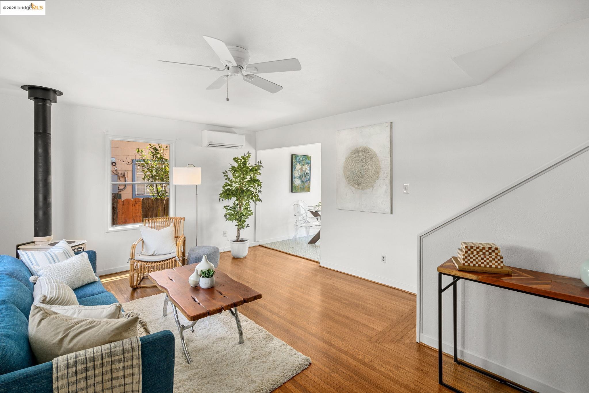 Detail Gallery Image 3 of 30 For 4084 Lambert Rd, El Sobrante,  CA 94803 - 2 Beds | 1 Baths