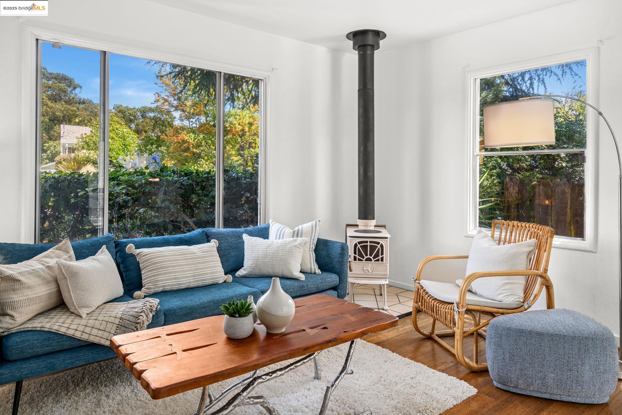 Detail Gallery Image 4 of 30 For 4084 Lambert Rd, El Sobrante,  CA 94803 - 2 Beds | 1 Baths