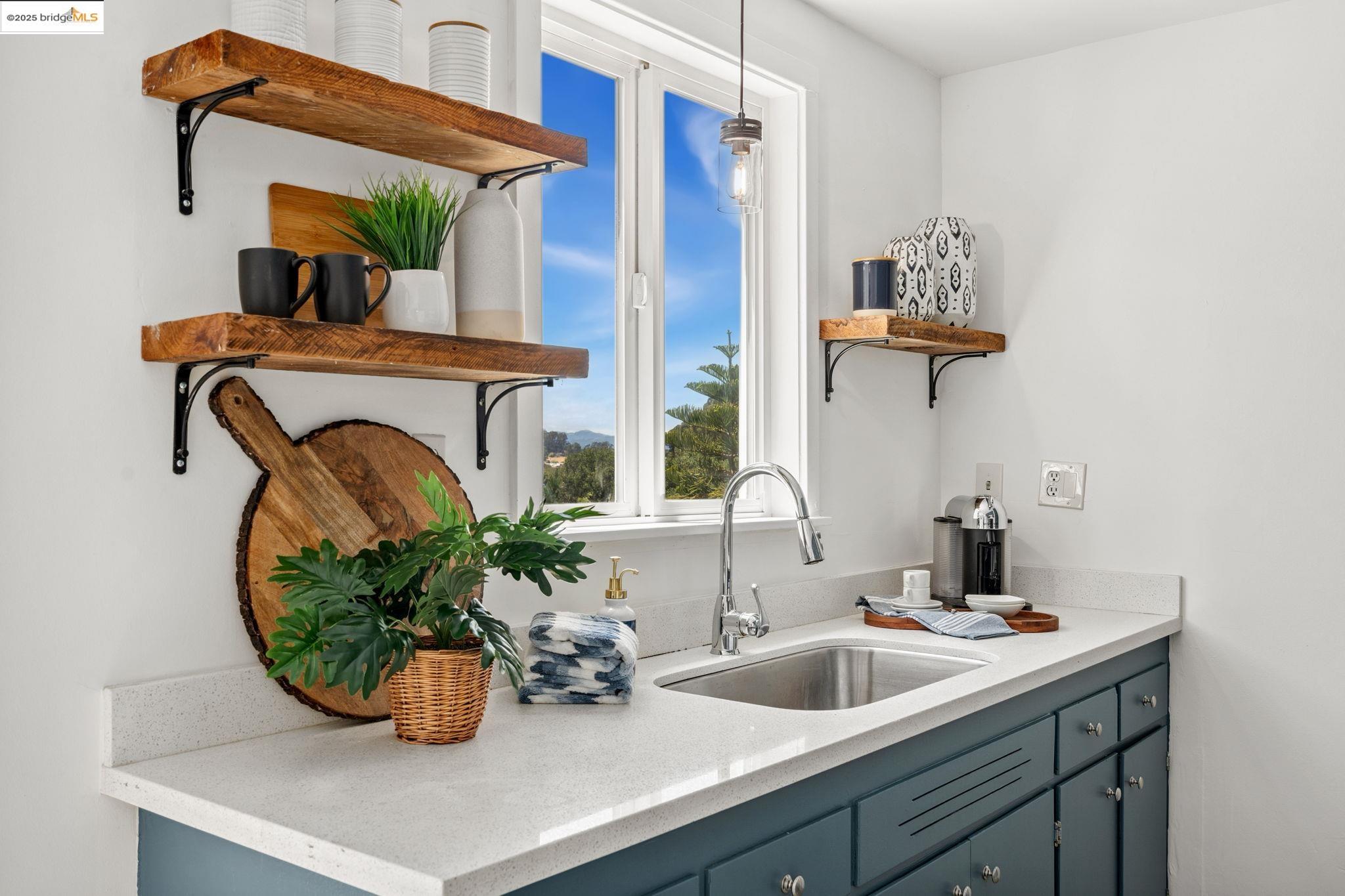 Detail Gallery Image 8 of 30 For 4084 Lambert Rd, El Sobrante,  CA 94803 - 2 Beds | 1 Baths