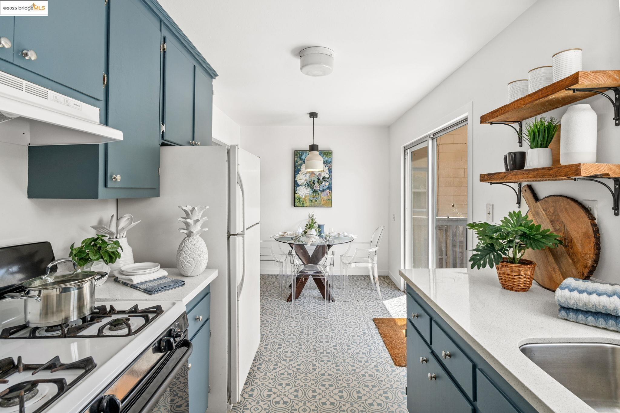 Detail Gallery Image 9 of 30 For 4084 Lambert Rd, El Sobrante,  CA 94803 - 2 Beds | 1 Baths