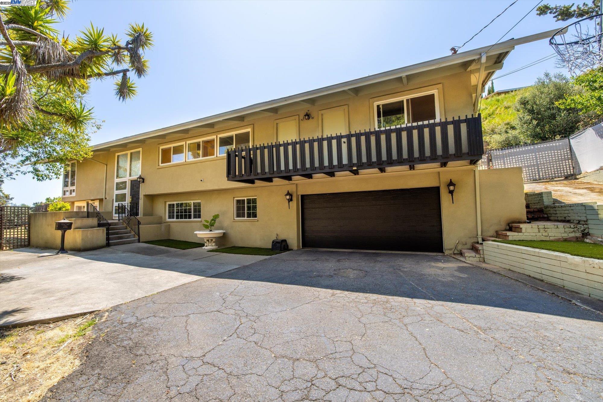 Detail Gallery Image 1 of 1 For 18485 Almond Rd, Castro Valley,  CA 94546 - 5 Beds | 4 Baths
