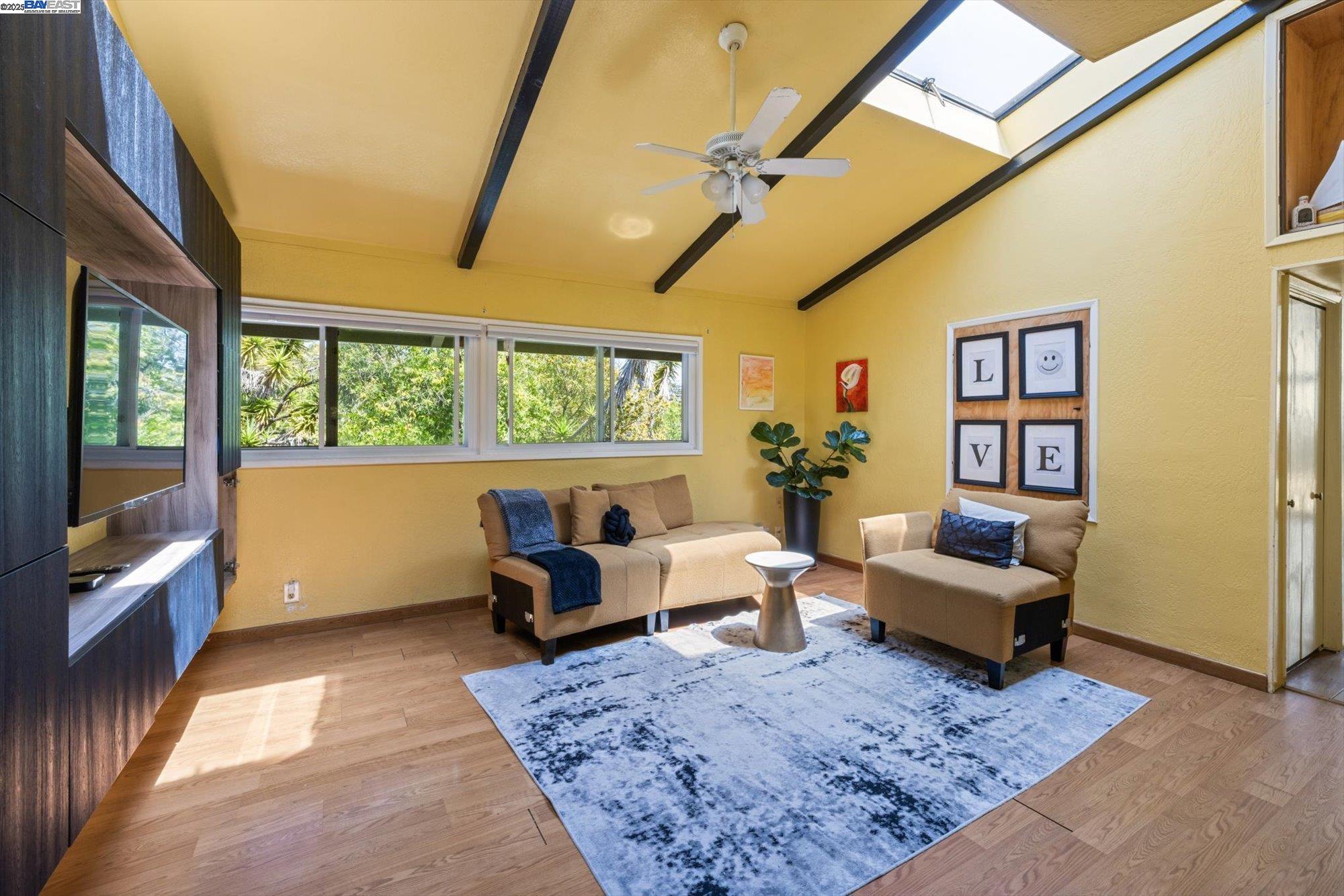 Detail Gallery Image 15 of 46 For 18485 Almond Rd, Castro Valley,  CA 94546 - 5 Beds | 4 Baths