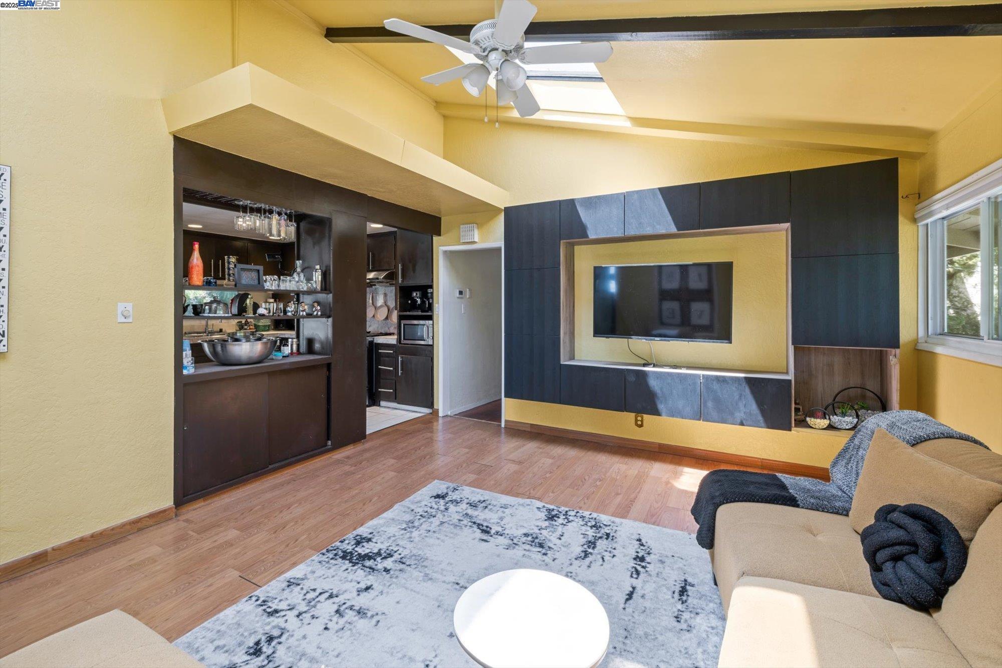 Detail Gallery Image 16 of 46 For 18485 Almond Rd, Castro Valley,  CA 94546 - 5 Beds | 4 Baths