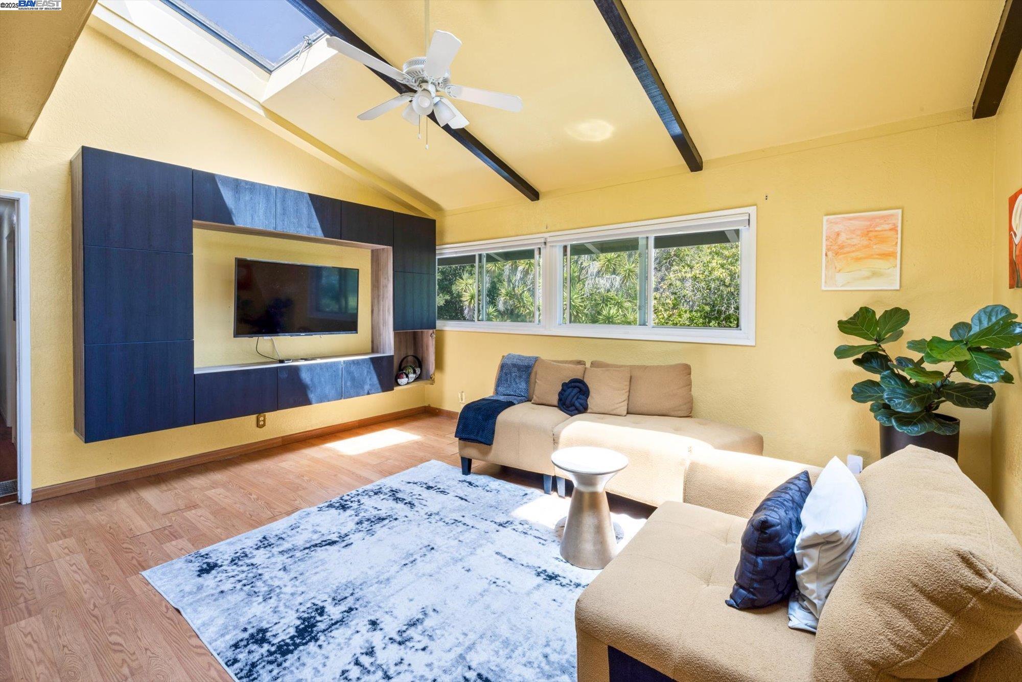 Detail Gallery Image 17 of 46 For 18485 Almond Rd, Castro Valley,  CA 94546 - 5 Beds | 4 Baths