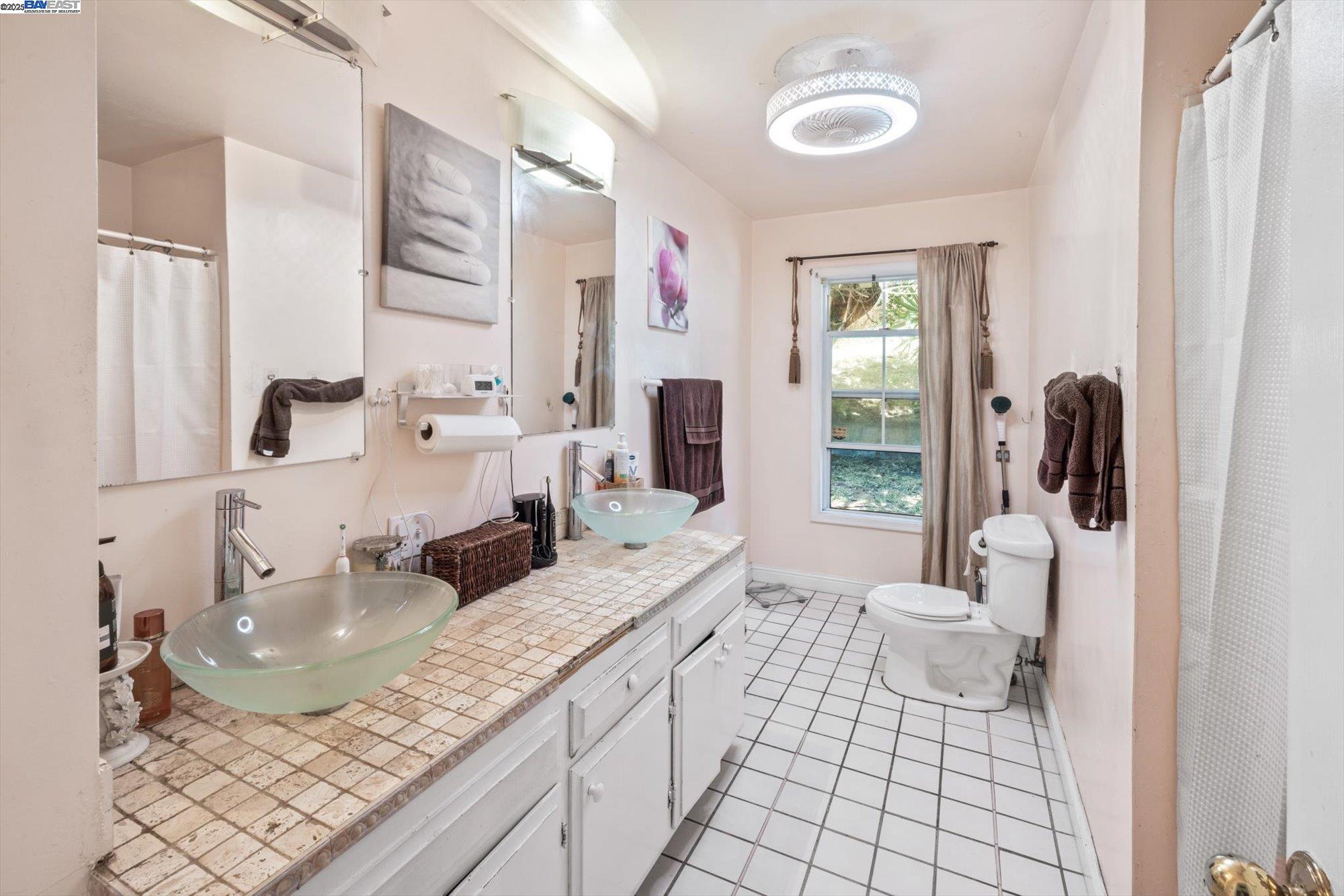 Detail Gallery Image 18 of 46 For 18485 Almond Rd, Castro Valley,  CA 94546 - 5 Beds | 4 Baths