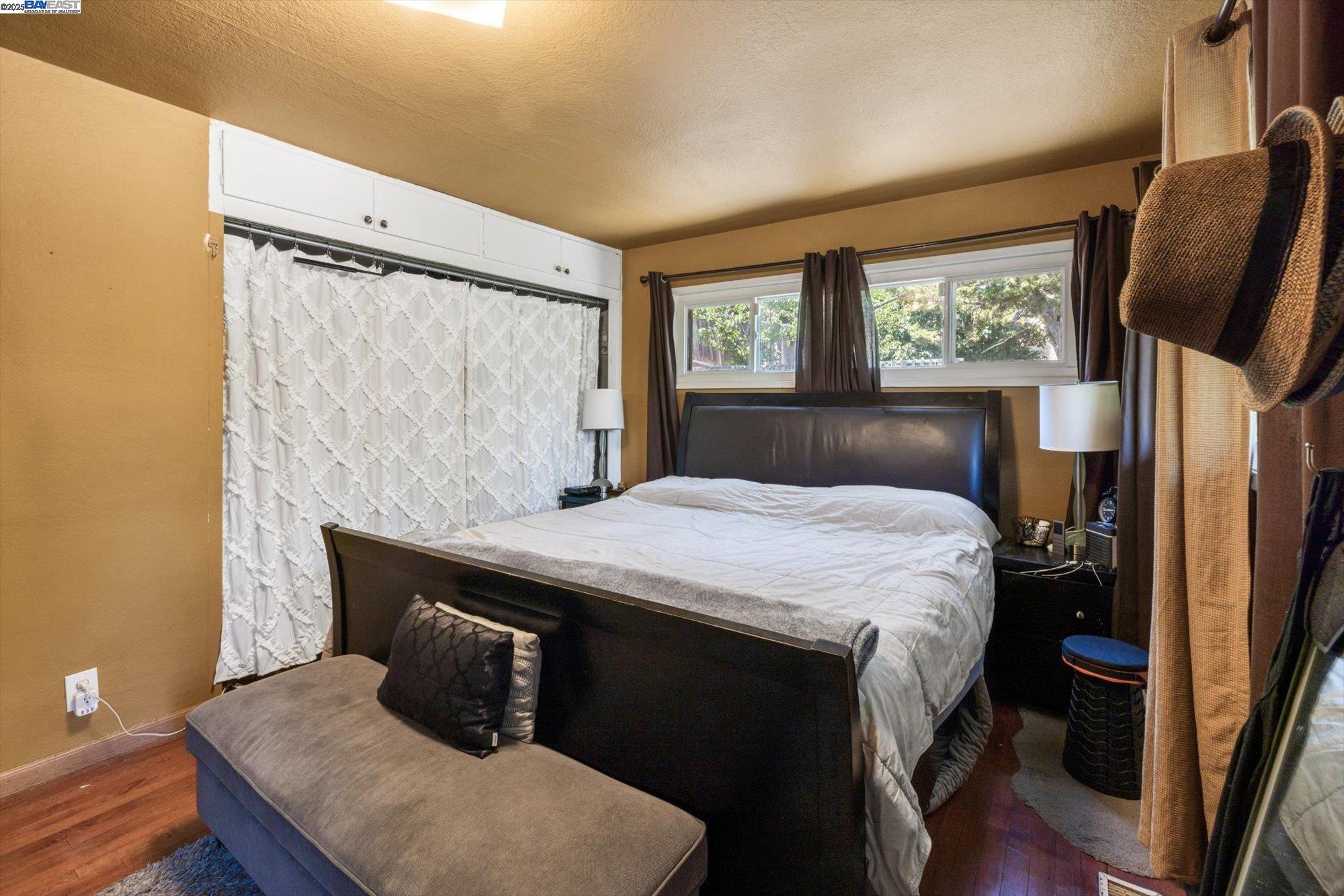 Detail Gallery Image 20 of 46 For 18485 Almond Rd, Castro Valley,  CA 94546 - 5 Beds | 4 Baths
