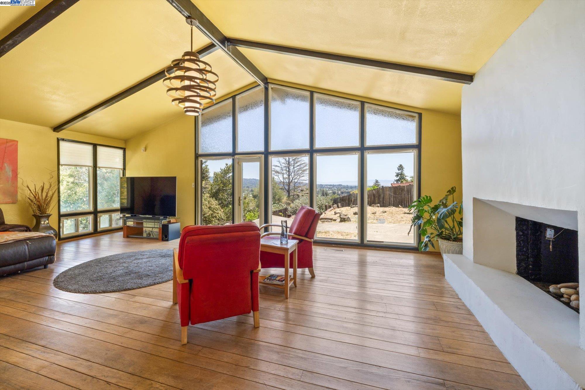 Detail Gallery Image 3 of 46 For 18485 Almond Rd, Castro Valley,  CA 94546 - 5 Beds | 4 Baths