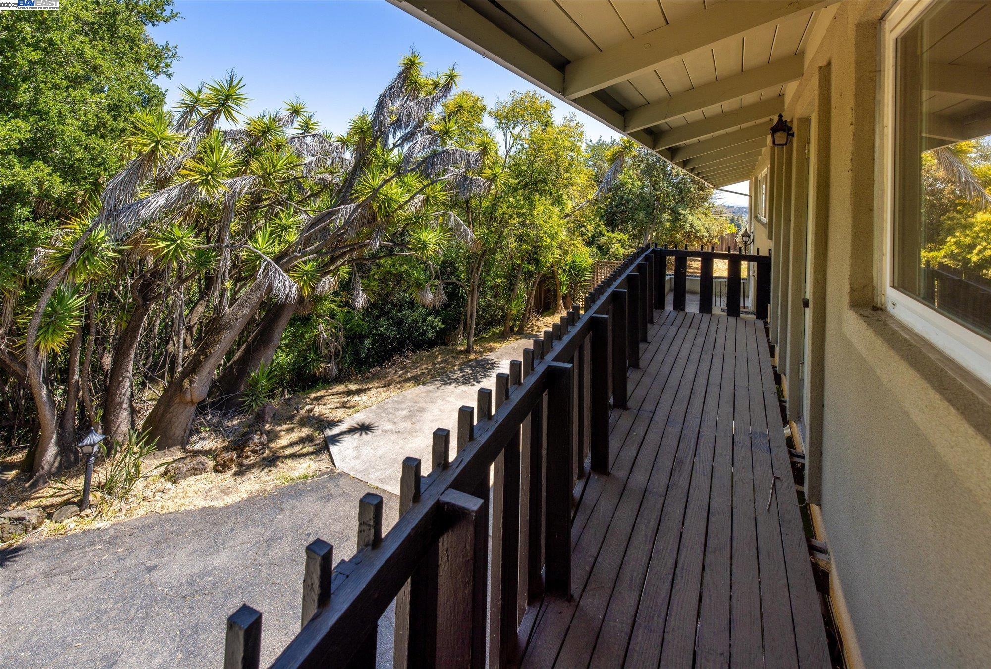 Detail Gallery Image 23 of 46 For 18485 Almond Rd, Castro Valley,  CA 94546 - 5 Beds | 4 Baths