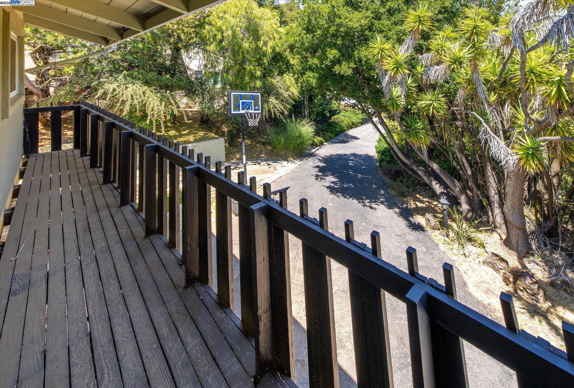 Detail Gallery Image 24 of 46 For 18485 Almond Rd, Castro Valley,  CA 94546 - 5 Beds | 4 Baths