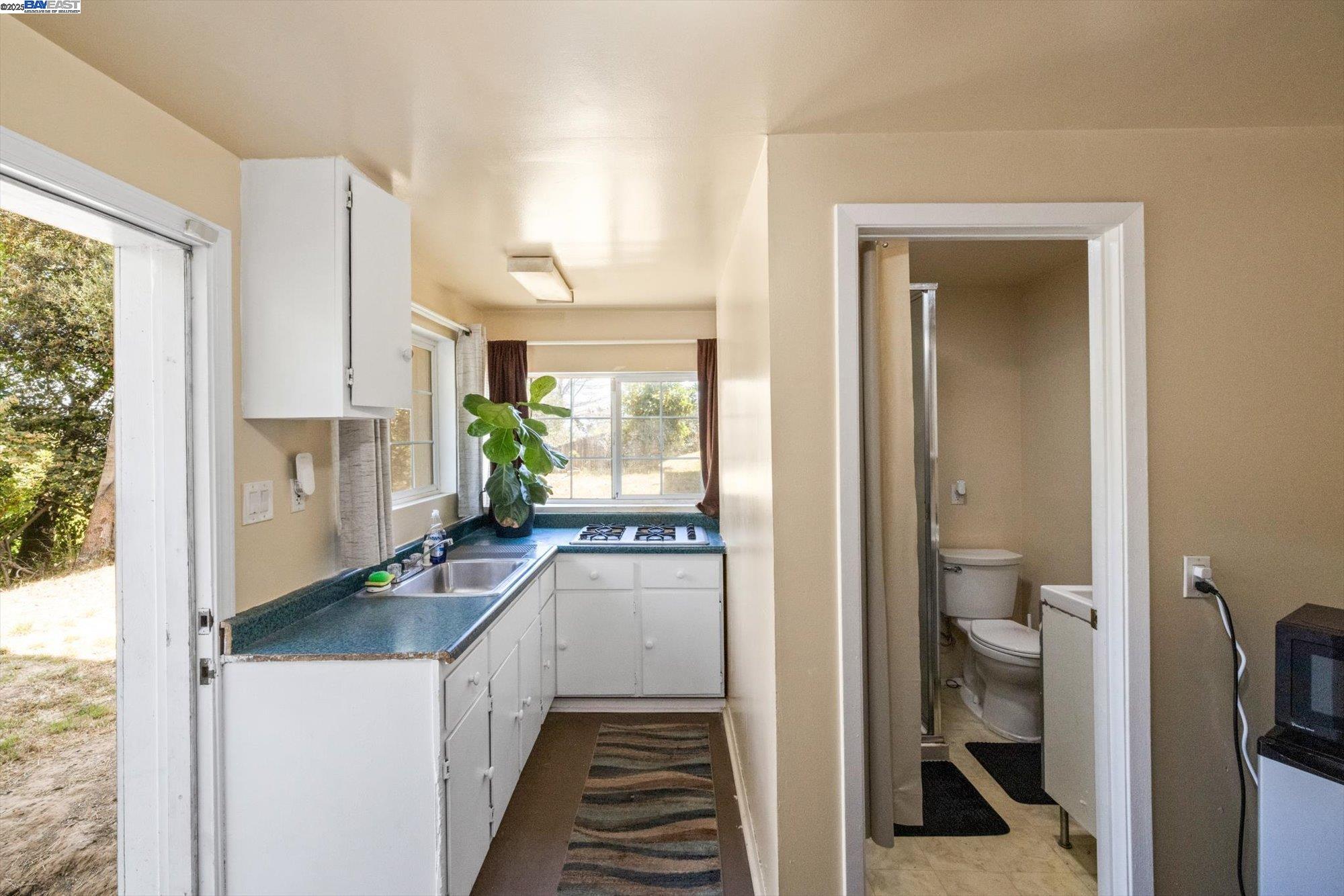 Detail Gallery Image 30 of 46 For 18485 Almond Rd, Castro Valley,  CA 94546 - 5 Beds | 4 Baths
