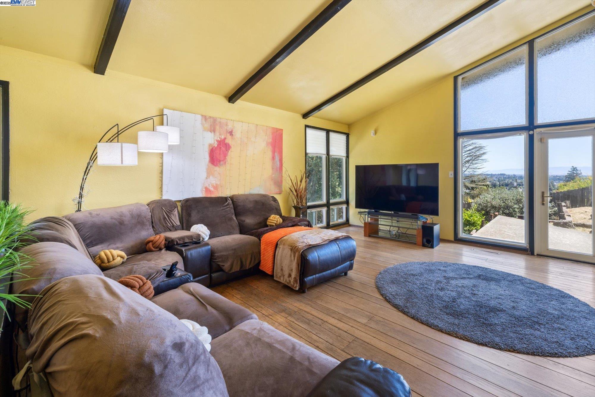 Detail Gallery Image 4 of 46 For 18485 Almond Rd, Castro Valley,  CA 94546 - 5 Beds | 4 Baths