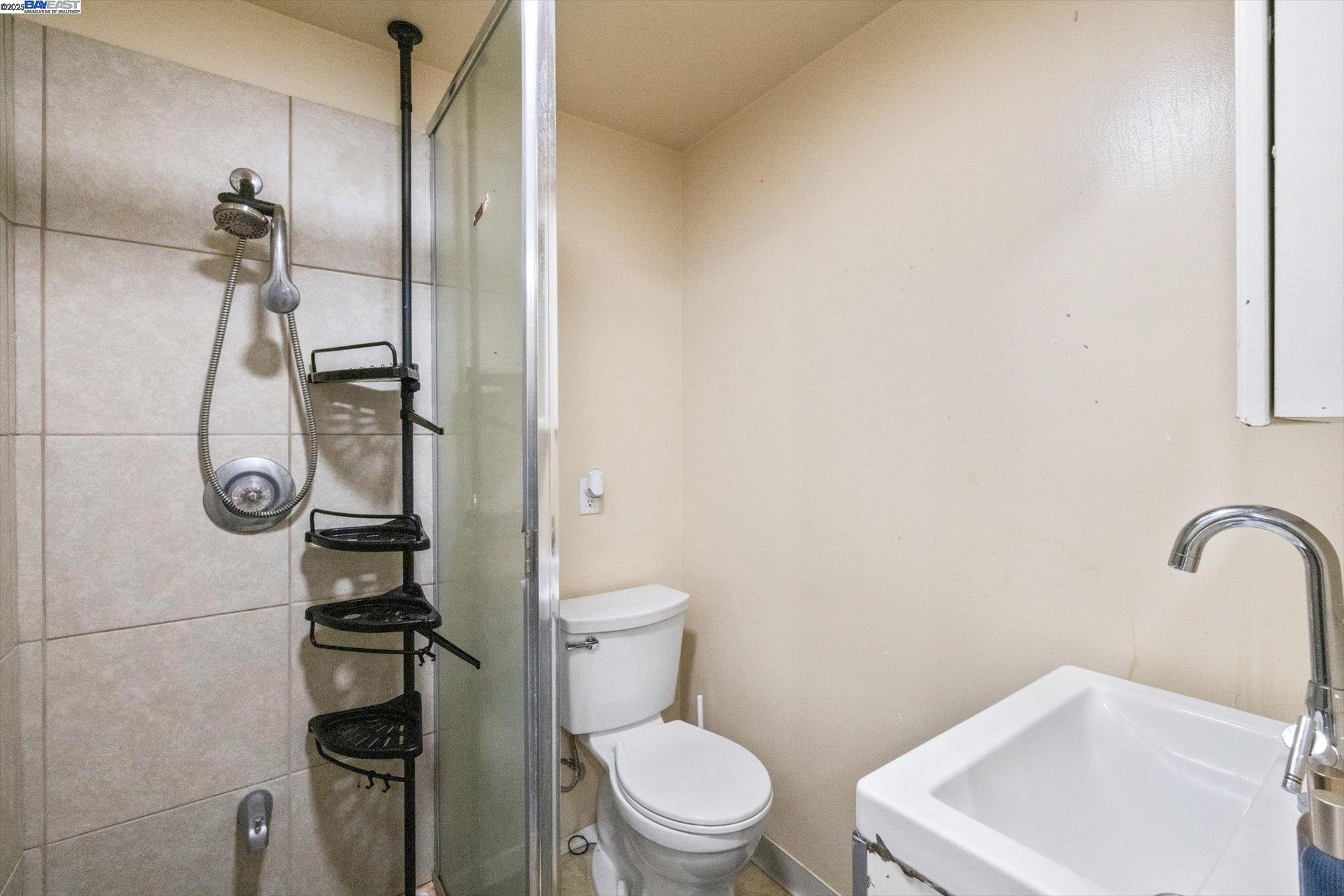 Detail Gallery Image 31 of 46 For 18485 Almond Rd, Castro Valley,  CA 94546 - 5 Beds | 4 Baths