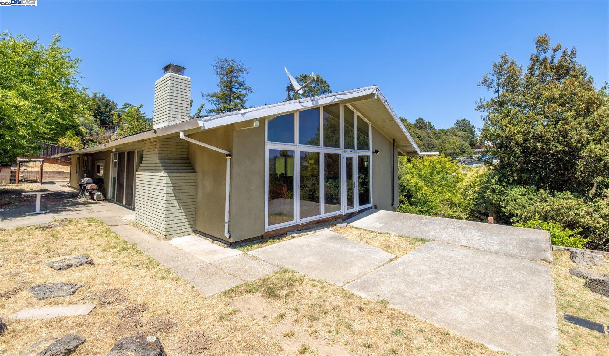 Detail Gallery Image 32 of 46 For 18485 Almond Rd, Castro Valley,  CA 94546 - 5 Beds | 4 Baths