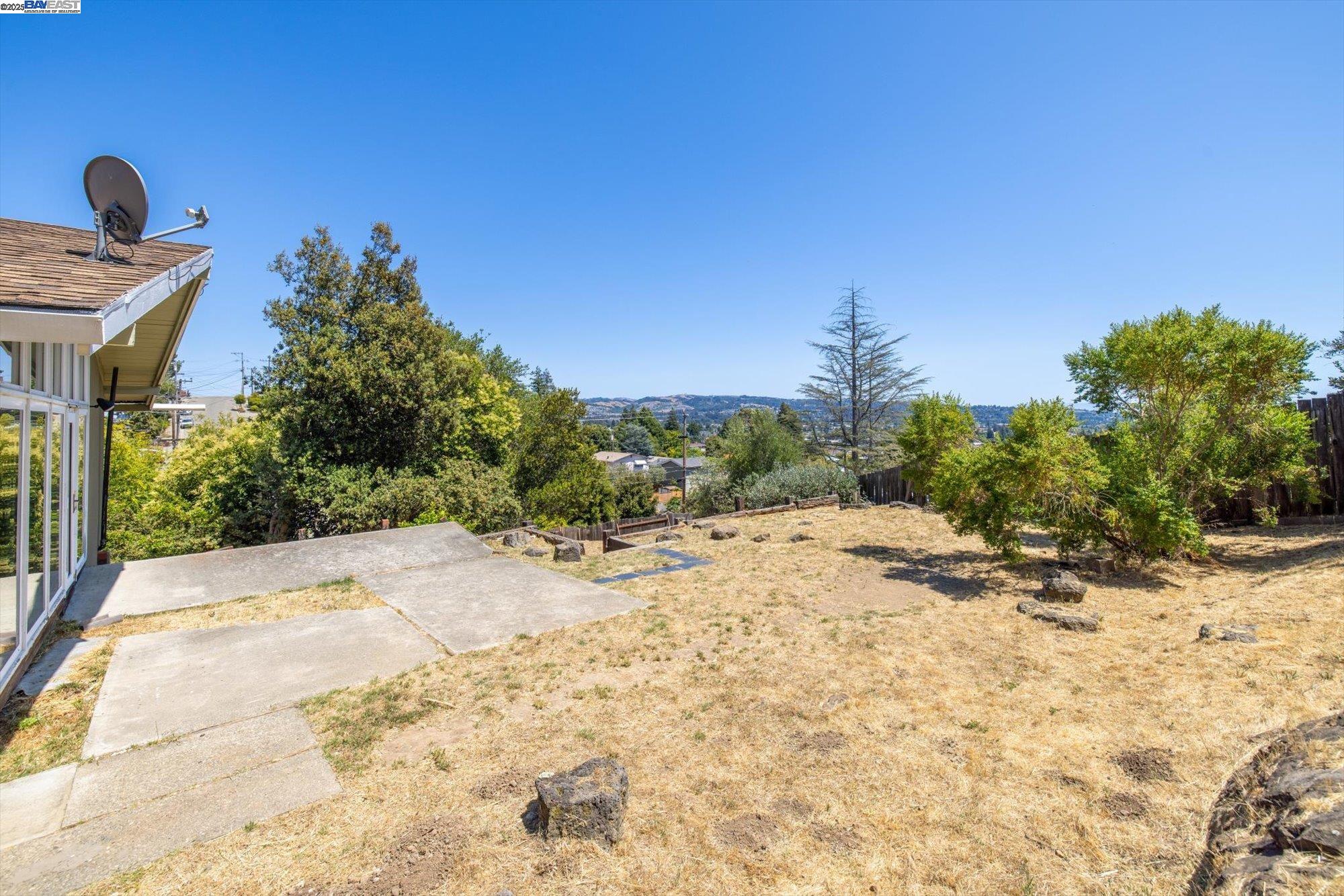 Detail Gallery Image 33 of 46 For 18485 Almond Rd, Castro Valley,  CA 94546 - 5 Beds | 4 Baths