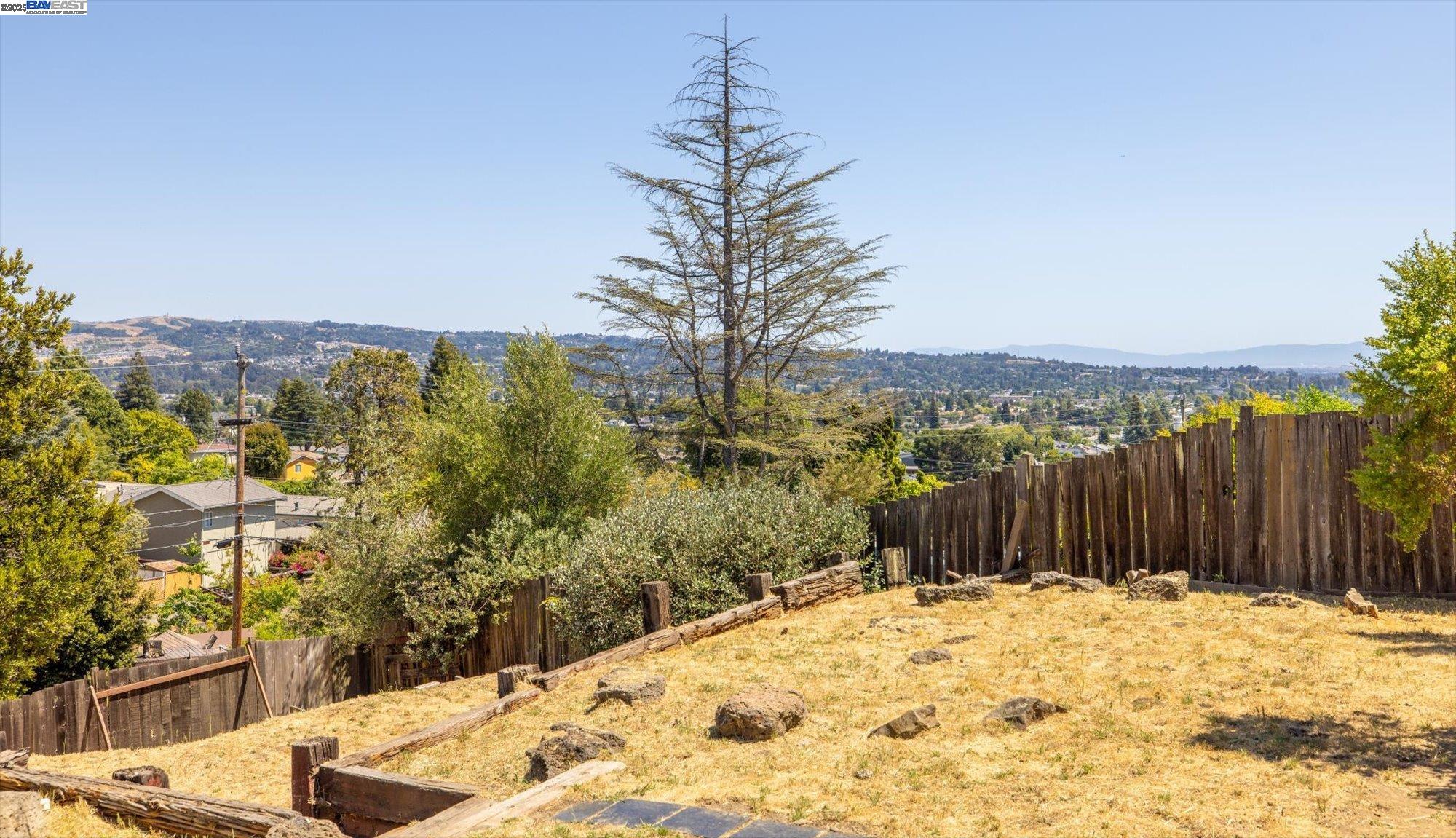 Detail Gallery Image 34 of 46 For 18485 Almond Rd, Castro Valley,  CA 94546 - 5 Beds | 4 Baths