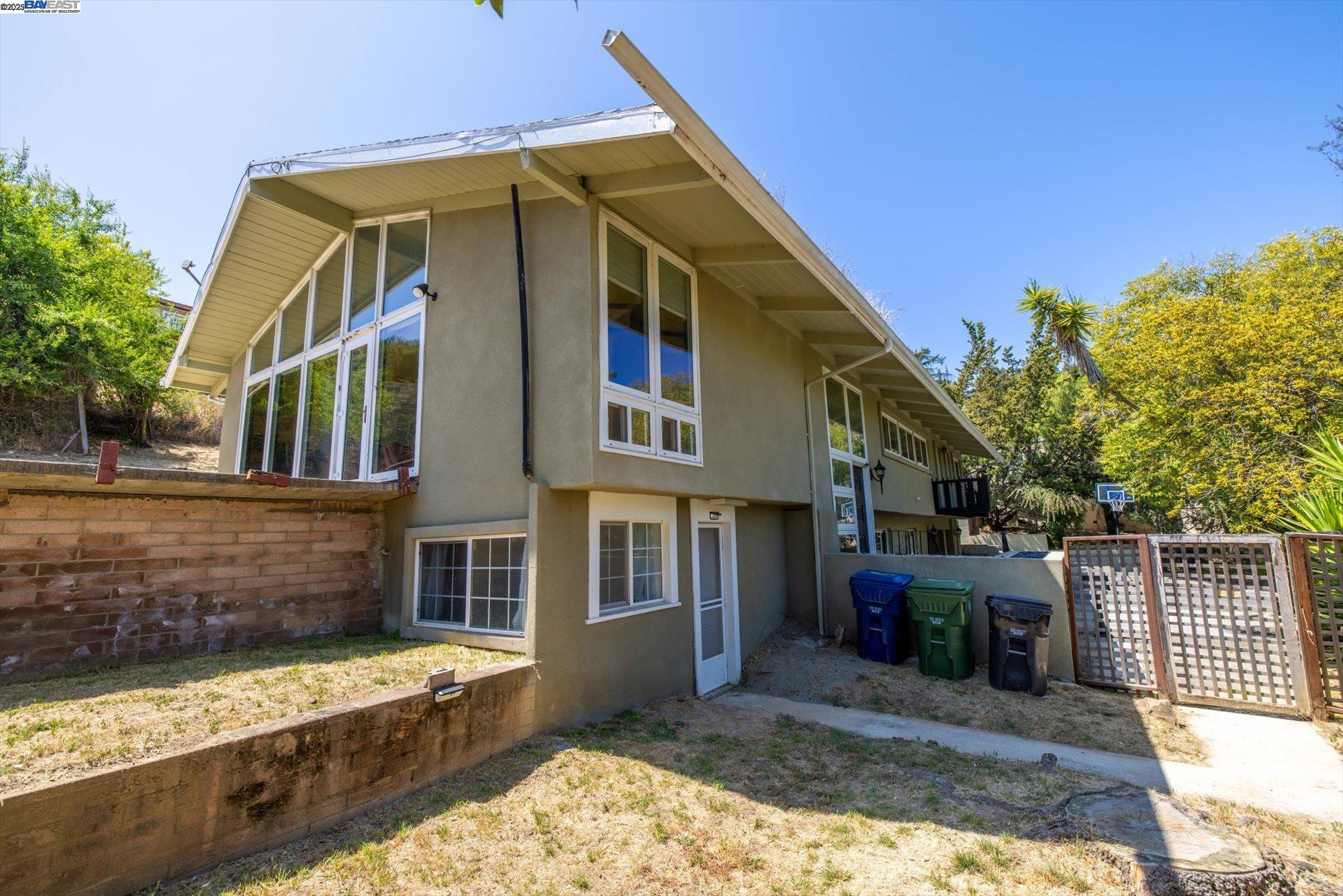 Detail Gallery Image 35 of 46 For 18485 Almond Rd, Castro Valley,  CA 94546 - 5 Beds | 4 Baths