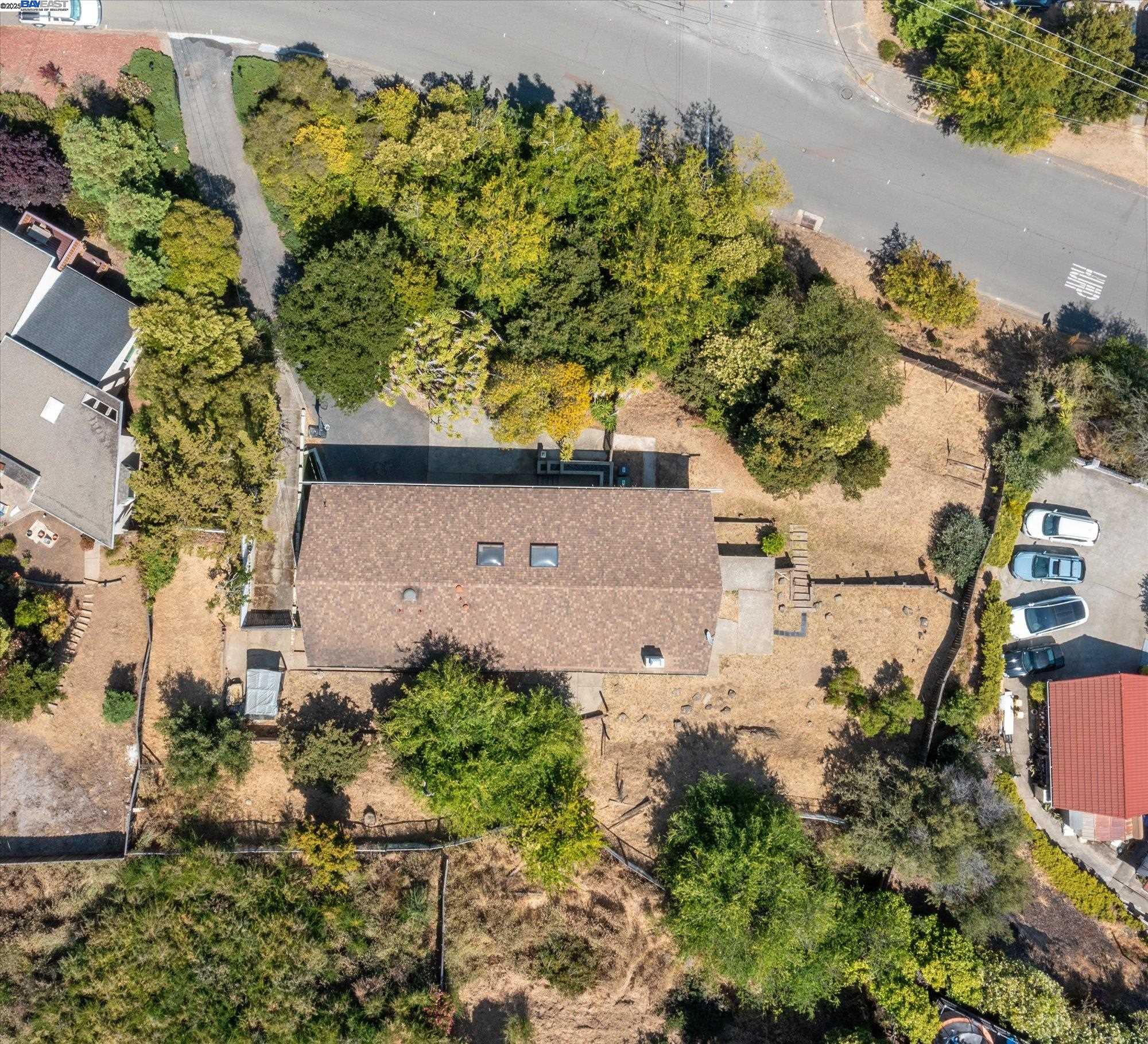 Detail Gallery Image 36 of 46 For 18485 Almond Rd, Castro Valley,  CA 94546 - 5 Beds | 4 Baths