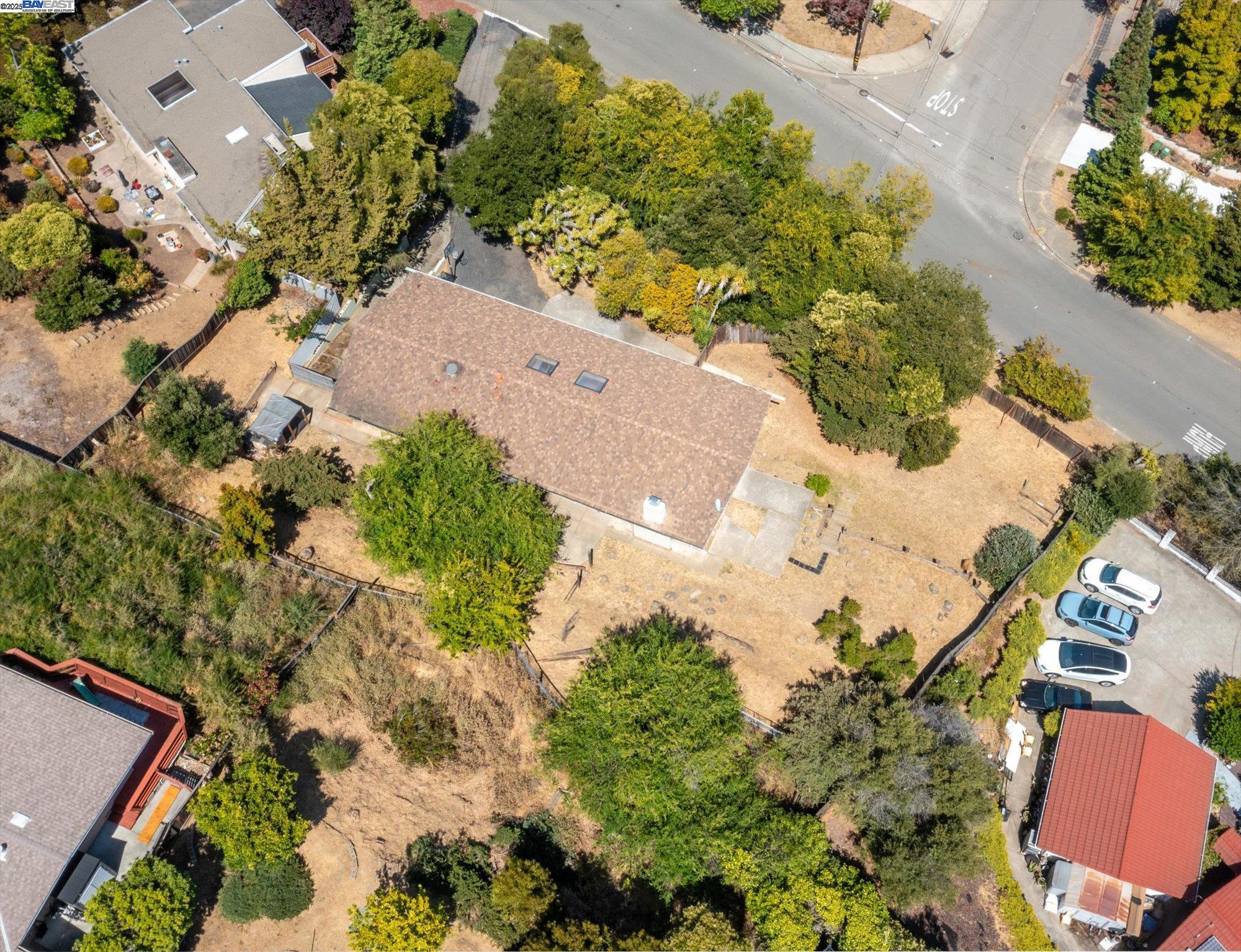 Detail Gallery Image 37 of 46 For 18485 Almond Rd, Castro Valley,  CA 94546 - 5 Beds | 4 Baths
