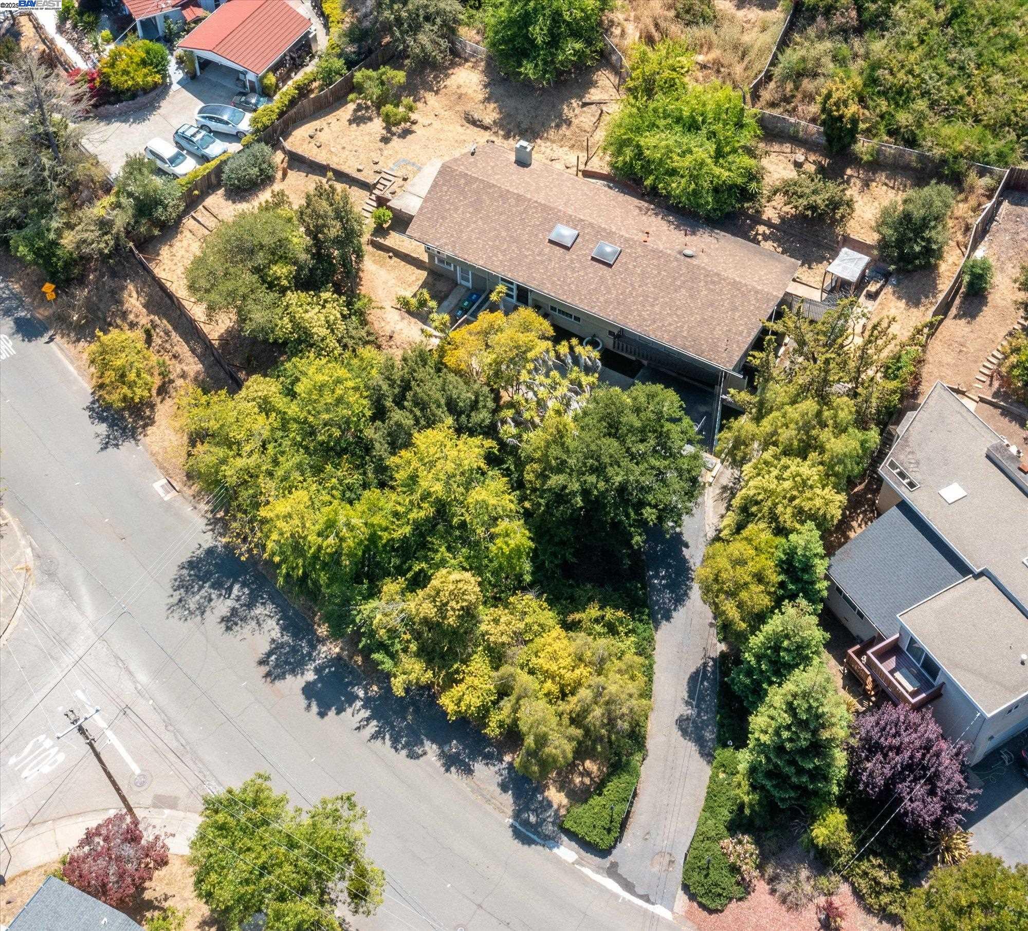 Detail Gallery Image 39 of 46 For 18485 Almond Rd, Castro Valley,  CA 94546 - 5 Beds | 4 Baths
