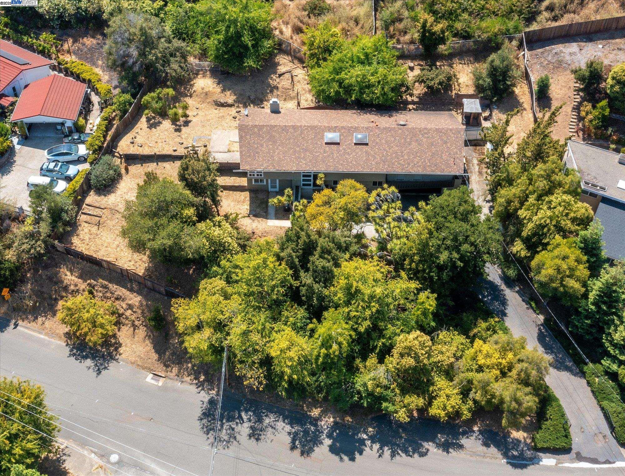 Detail Gallery Image 40 of 46 For 18485 Almond Rd, Castro Valley,  CA 94546 - 5 Beds | 4 Baths