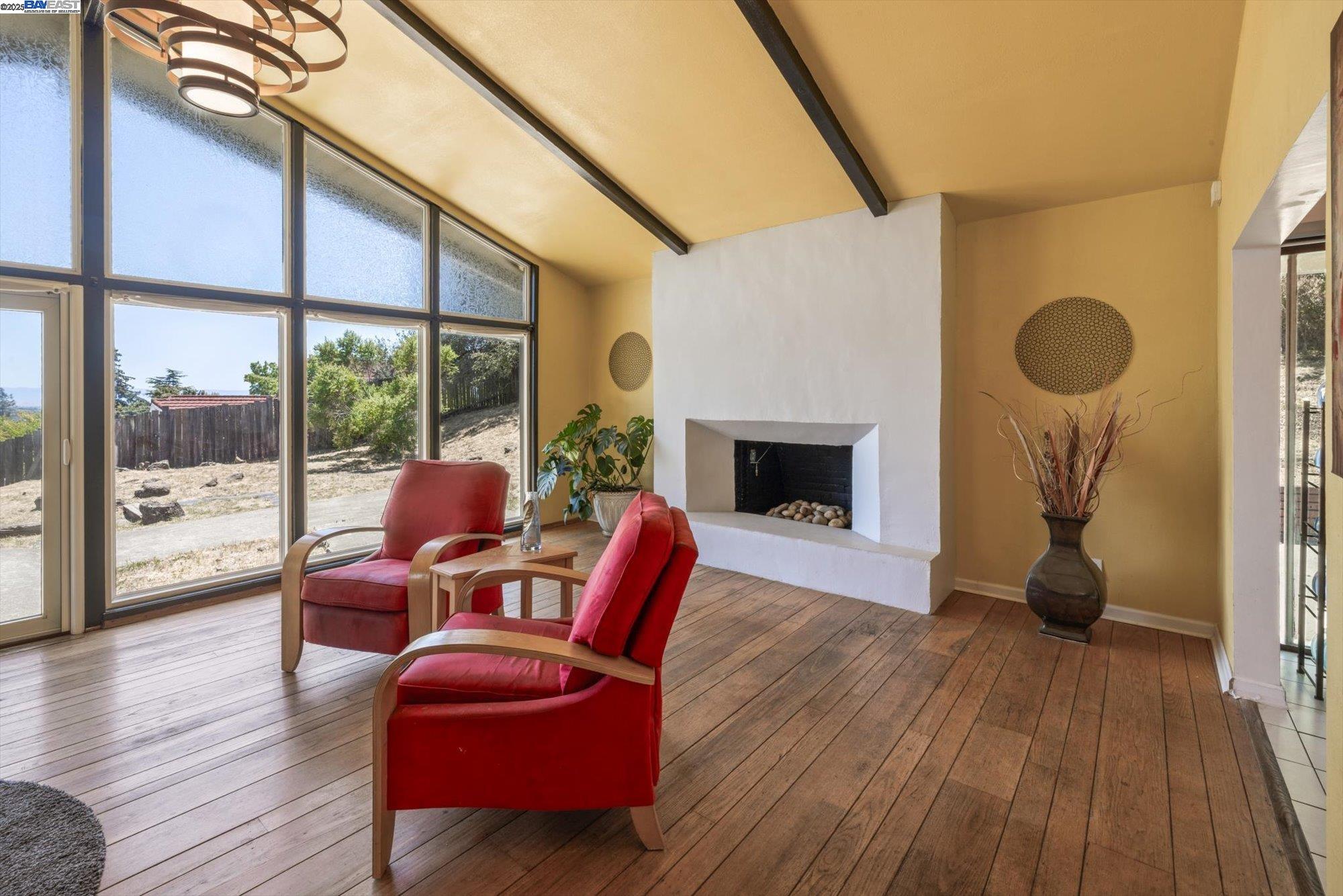 Detail Gallery Image 5 of 46 For 18485 Almond Rd, Castro Valley,  CA 94546 - 5 Beds | 4 Baths