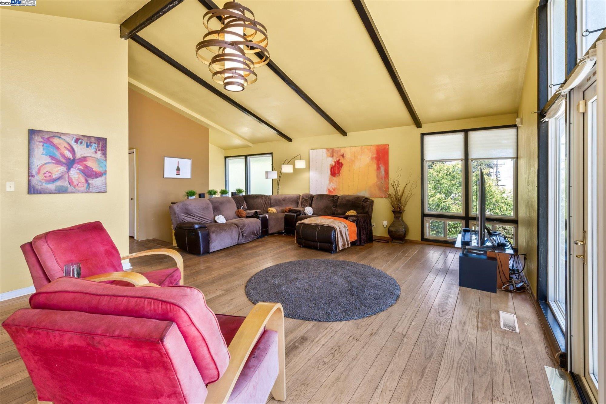 Detail Gallery Image 6 of 46 For 18485 Almond Rd, Castro Valley,  CA 94546 - 5 Beds | 4 Baths