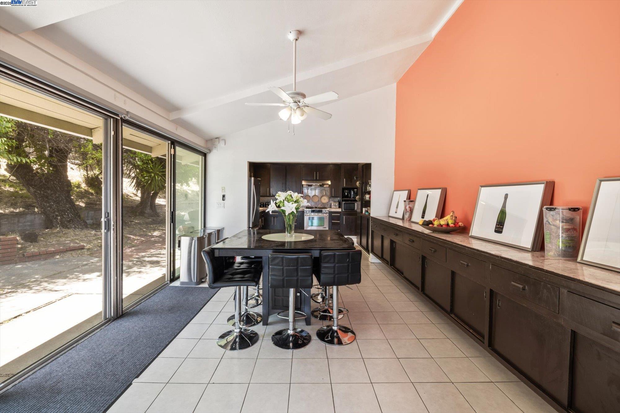 Detail Gallery Image 8 of 46 For 18485 Almond Rd, Castro Valley,  CA 94546 - 5 Beds | 4 Baths