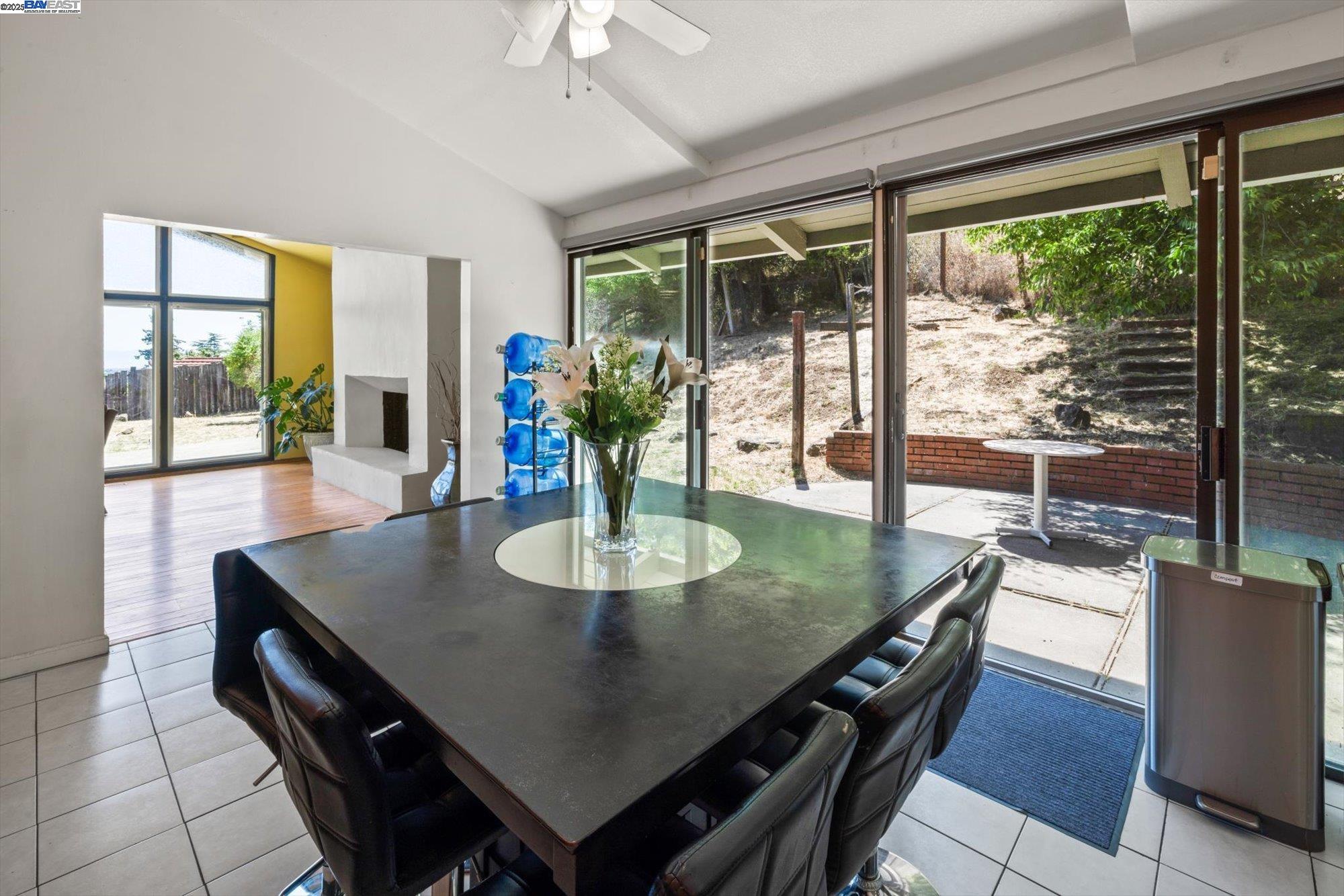 Detail Gallery Image 10 of 46 For 18485 Almond Rd, Castro Valley,  CA 94546 - 5 Beds | 4 Baths