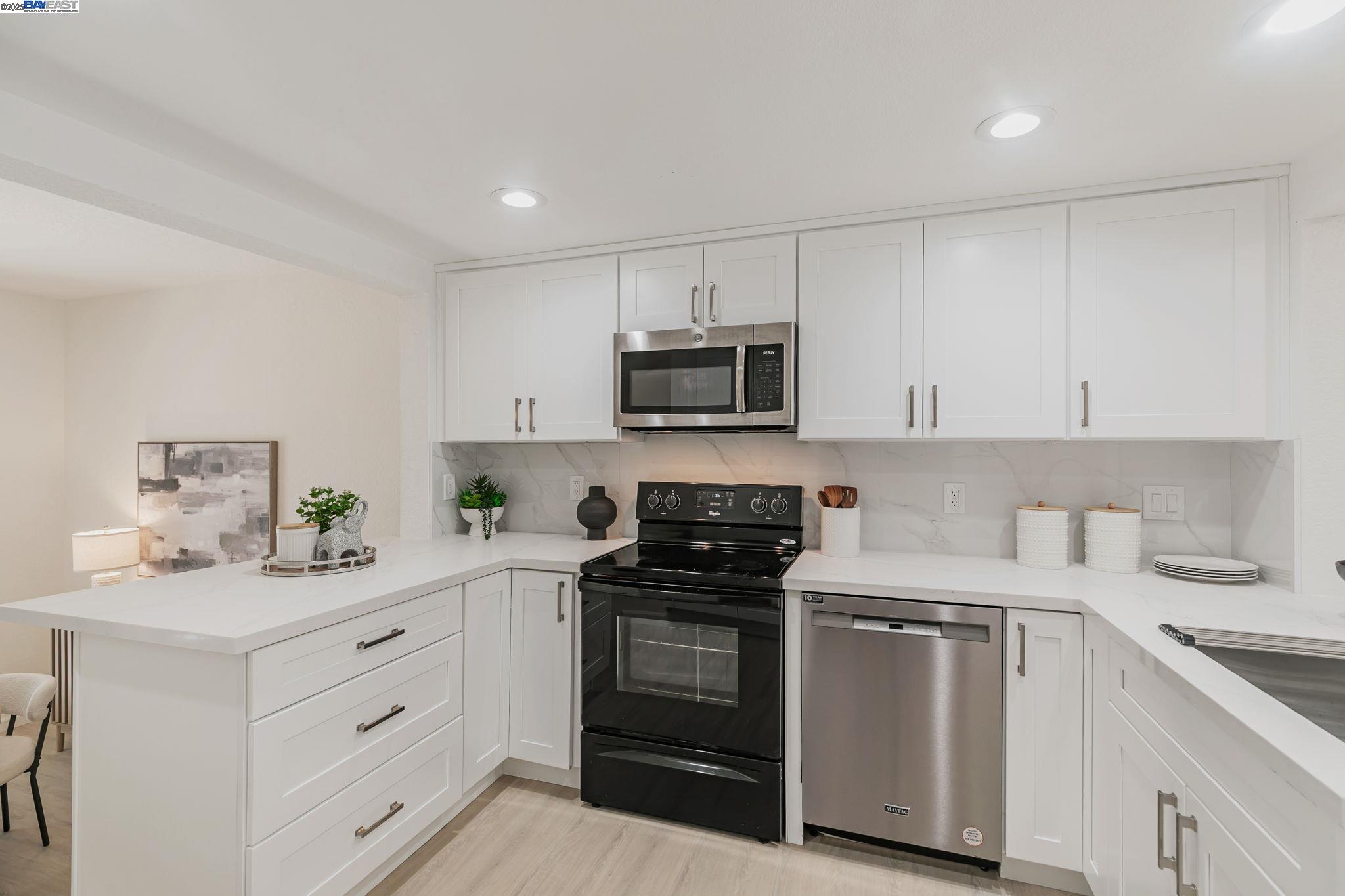 Detail Gallery Image 6 of 42 For 636 Praderia Cir, Fremont,  CA 94539 - 2 Beds | 2/1 Baths
