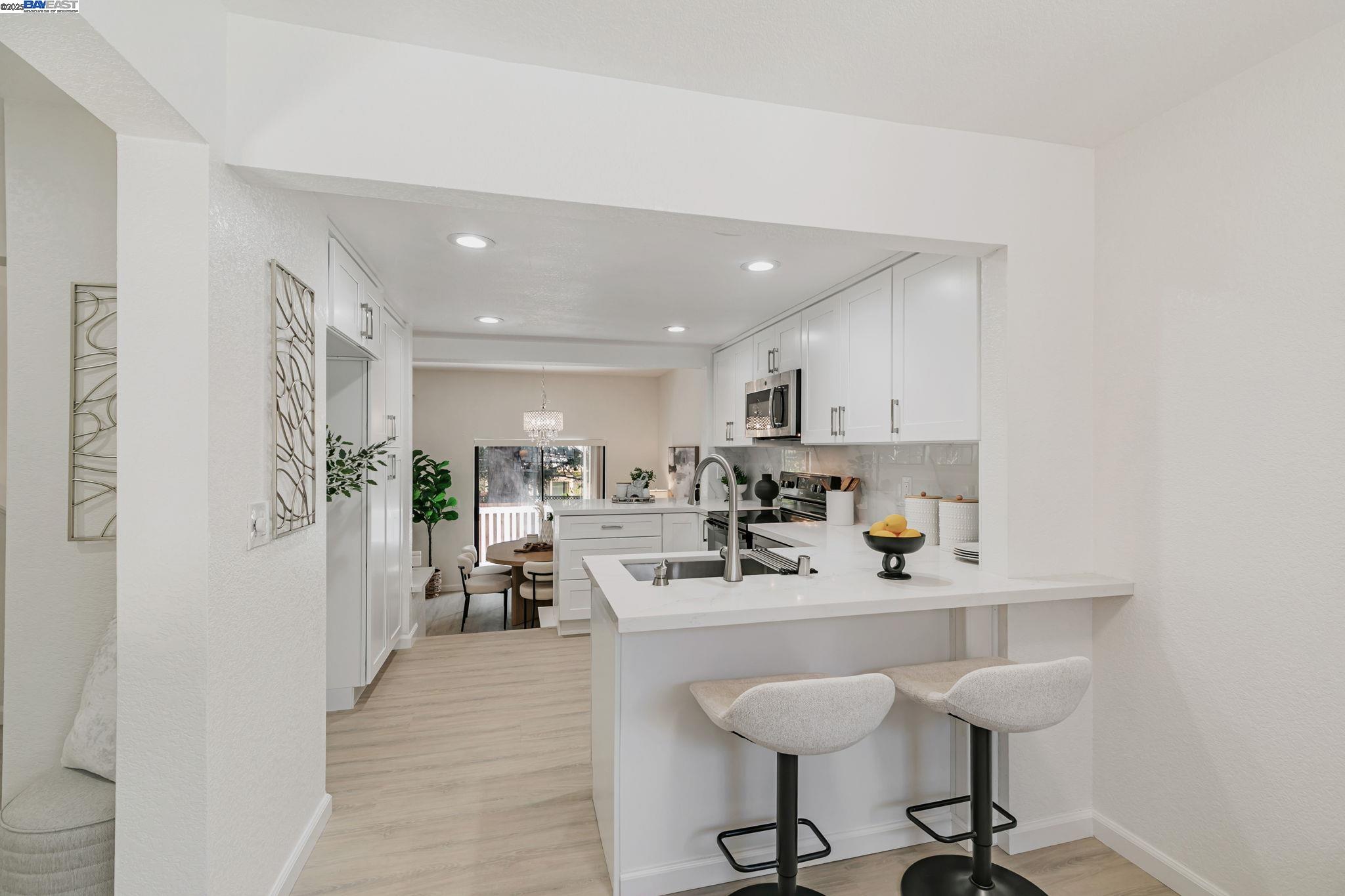 Detail Gallery Image 8 of 42 For 636 Praderia Cir, Fremont,  CA 94539 - 2 Beds | 2/1 Baths
