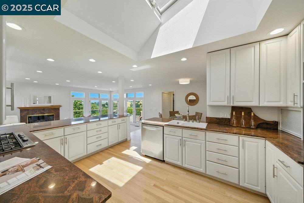 Detail Gallery Image 11 of 60 For 3310 Sweet Dr, Lafayette,  CA 94549 - 4 Beds | 3 Baths