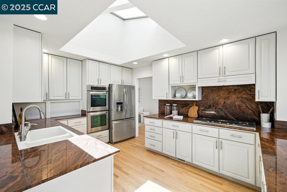 Detail Gallery Image 13 of 60 For 3310 Sweet Dr, Lafayette,  CA 94549 - 4 Beds | 3 Baths