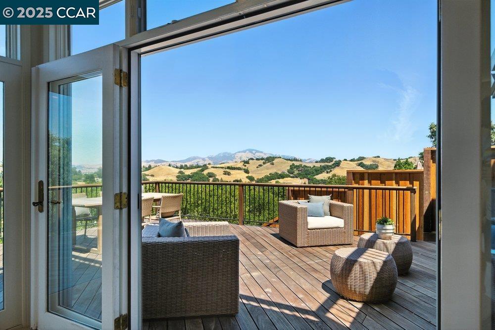 Detail Gallery Image 21 of 60 For 3310 Sweet Dr, Lafayette,  CA 94549 - 4 Beds | 3 Baths