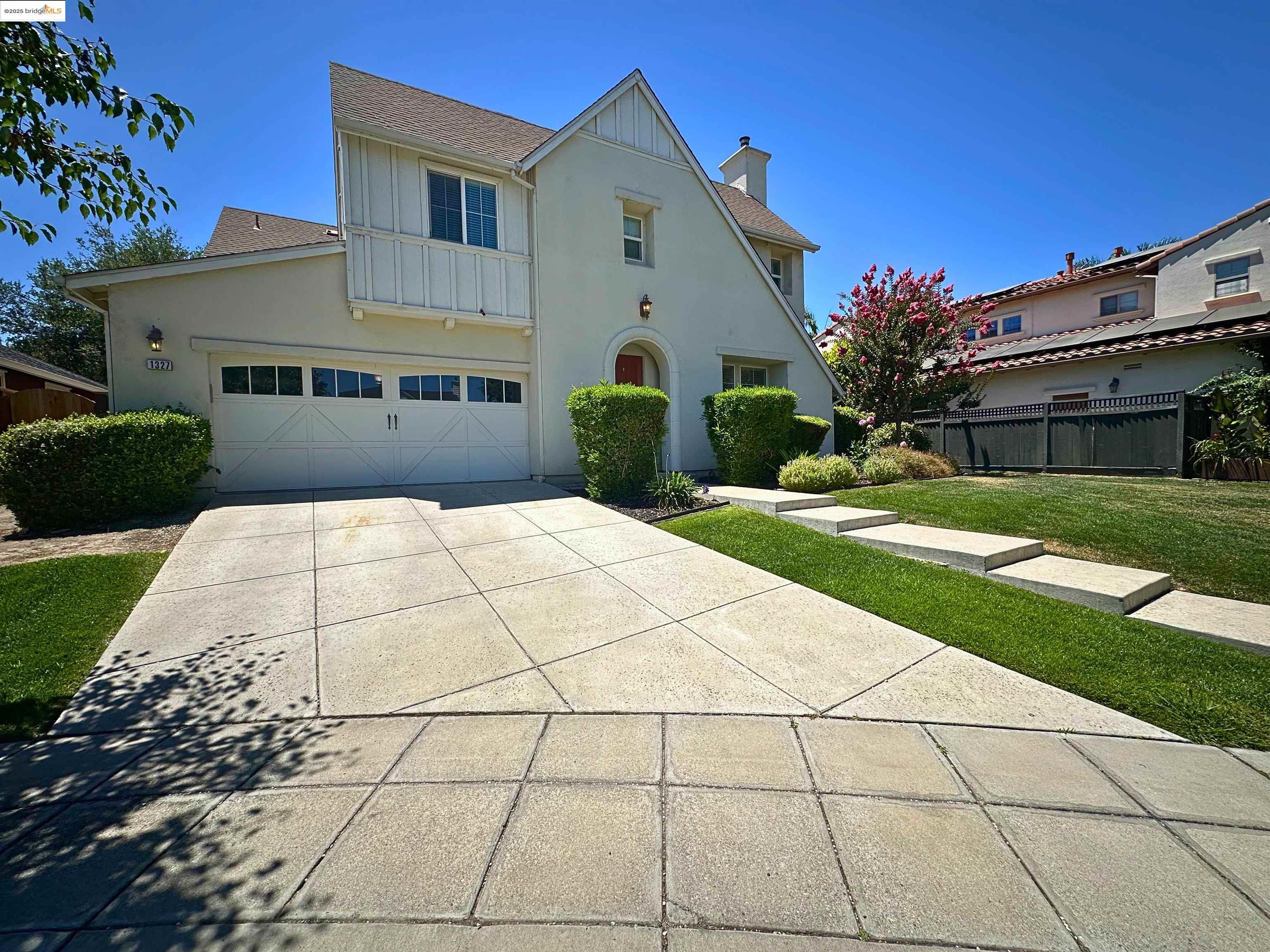 Detail Gallery Image 2 of 52 For 1327 Remington Ct, Tracy,  CA 95377 - 5 Beds | 4 Baths