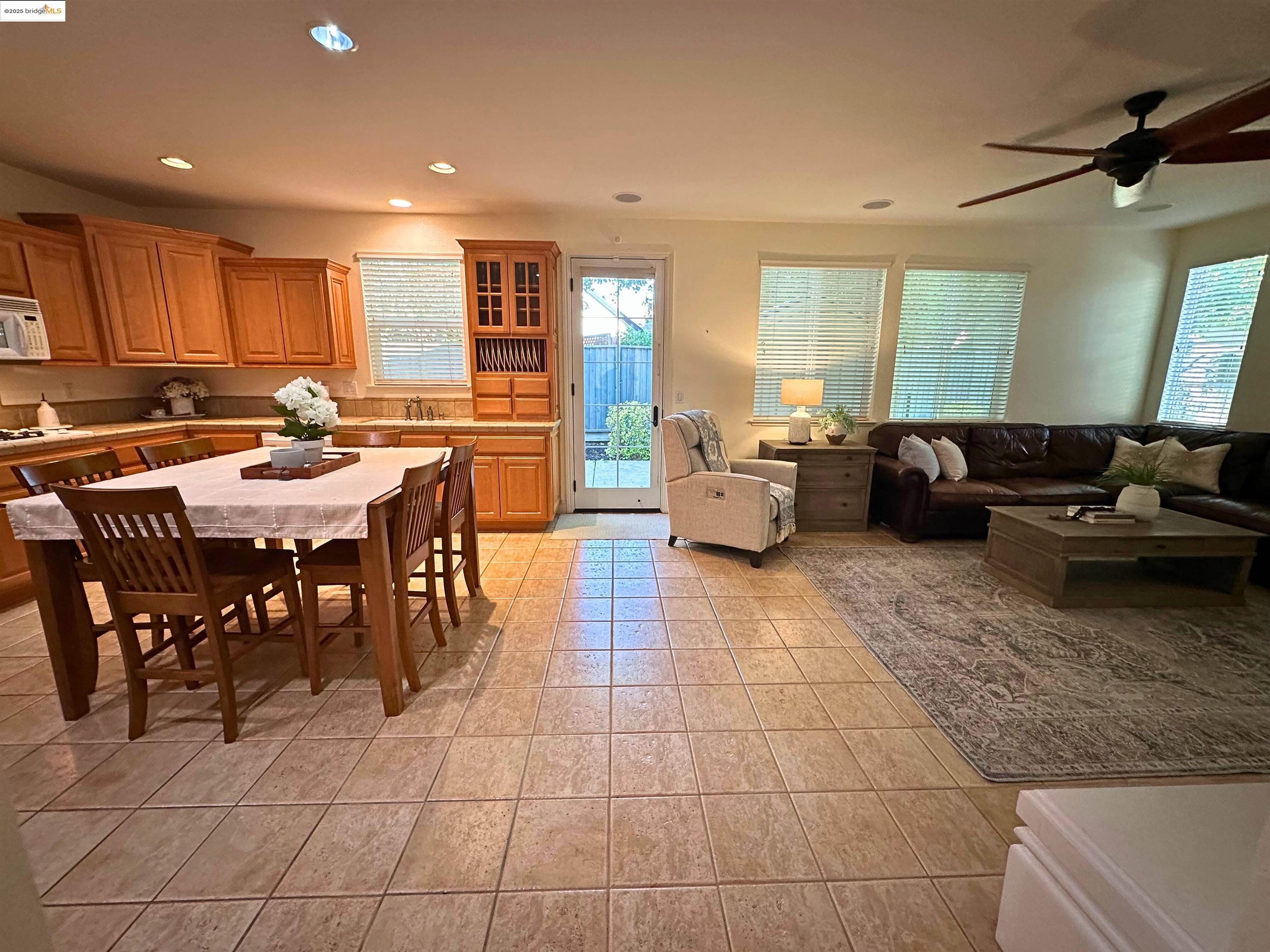 Detail Gallery Image 11 of 52 For 1327 Remington Ct, Tracy,  CA 95377 - 5 Beds | 4 Baths