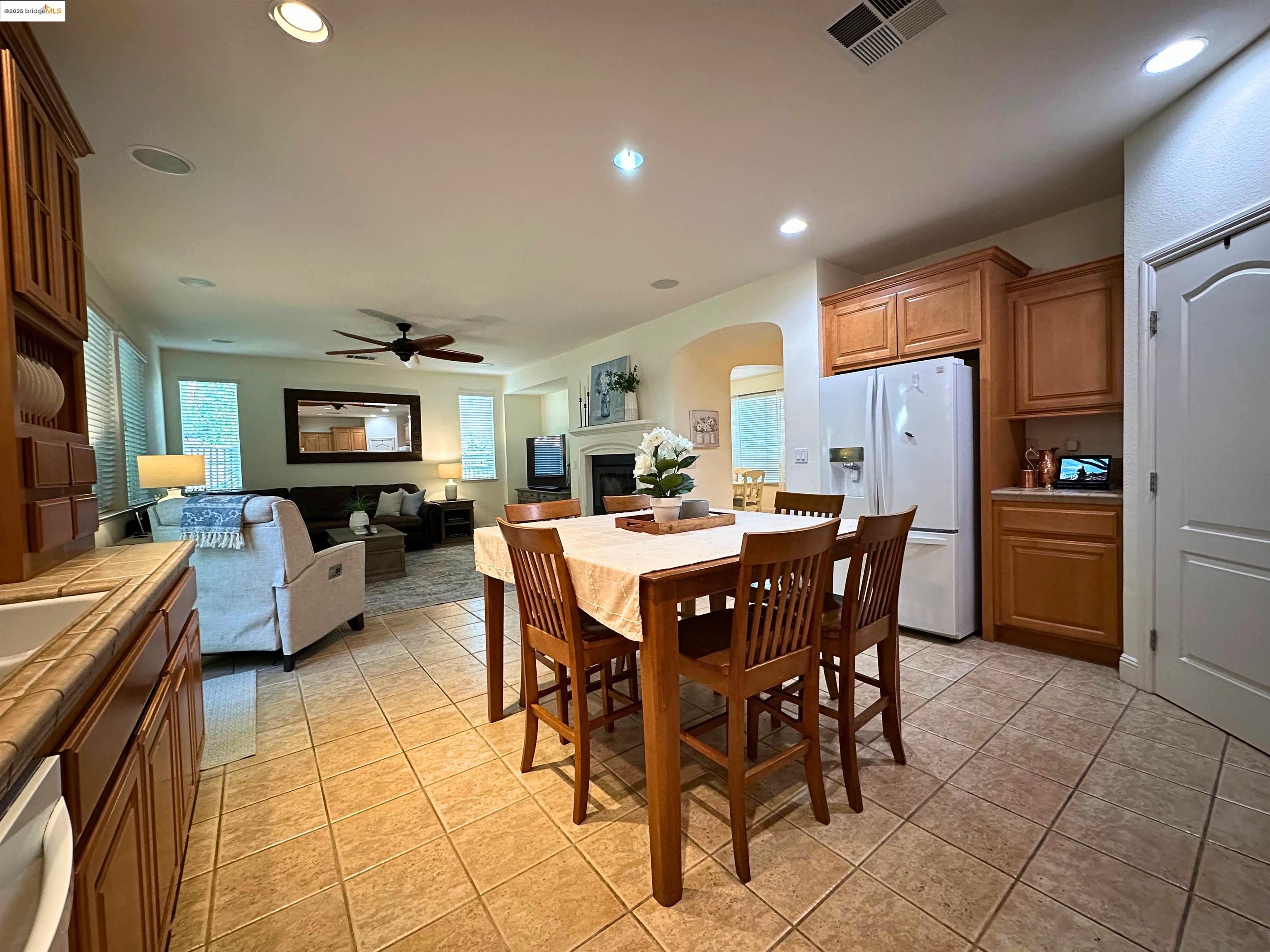 Detail Gallery Image 12 of 52 For 1327 Remington Ct, Tracy,  CA 95377 - 5 Beds | 4 Baths