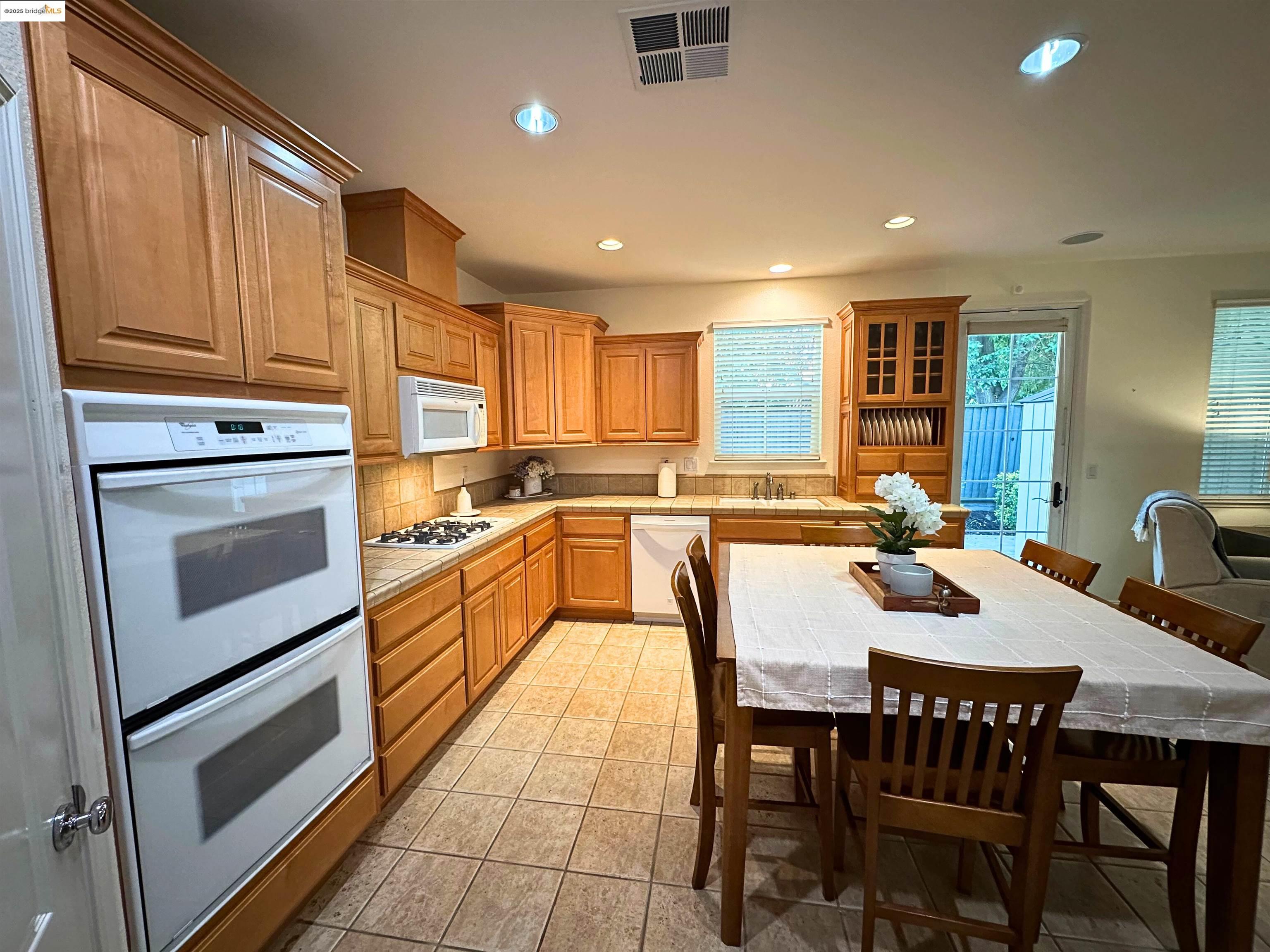 Detail Gallery Image 13 of 52 For 1327 Remington Ct, Tracy,  CA 95377 - 5 Beds | 4 Baths