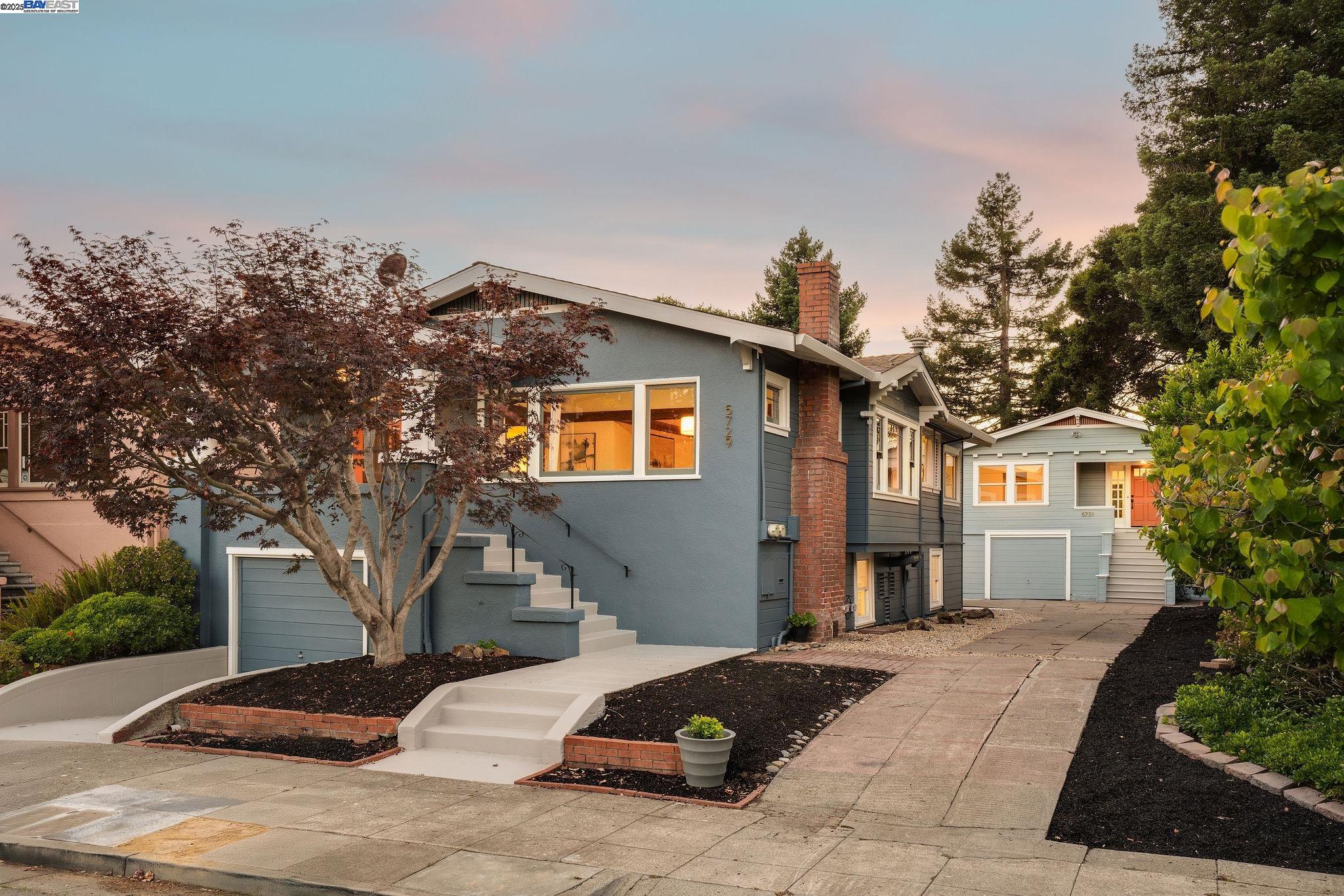 Detail Gallery Image 1 of 1 For 5731 Hermann St, Oakland,  CA 94609 - 4 Beds | 2 Baths