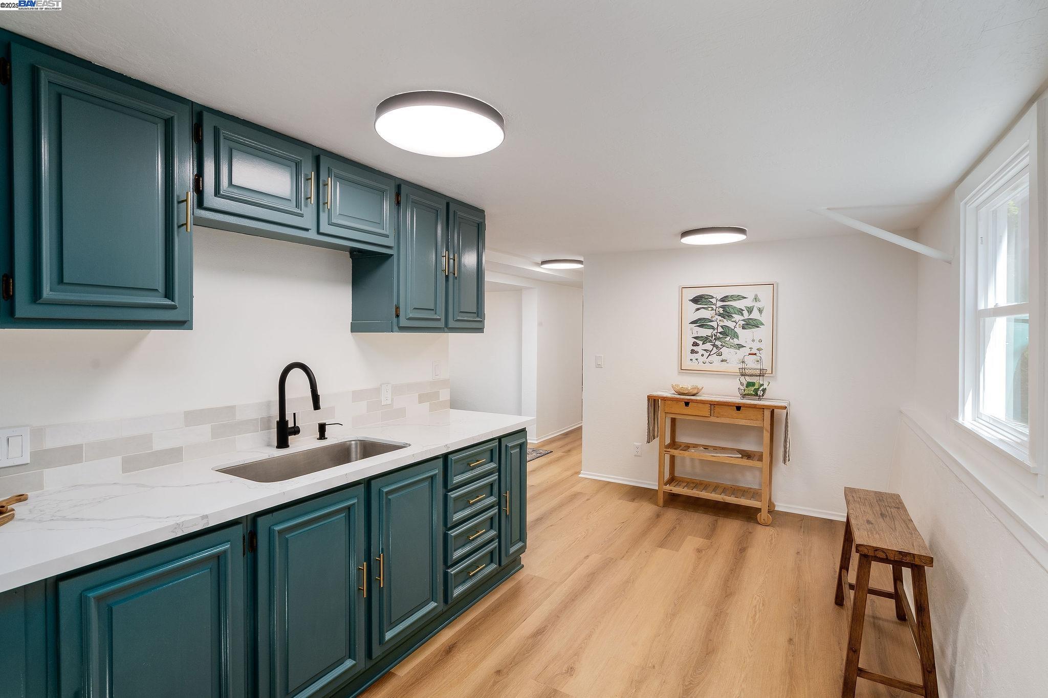 Detail Gallery Image 17 of 47 For 5731 Hermann St, Oakland,  CA 94609 - 4 Beds | 2 Baths