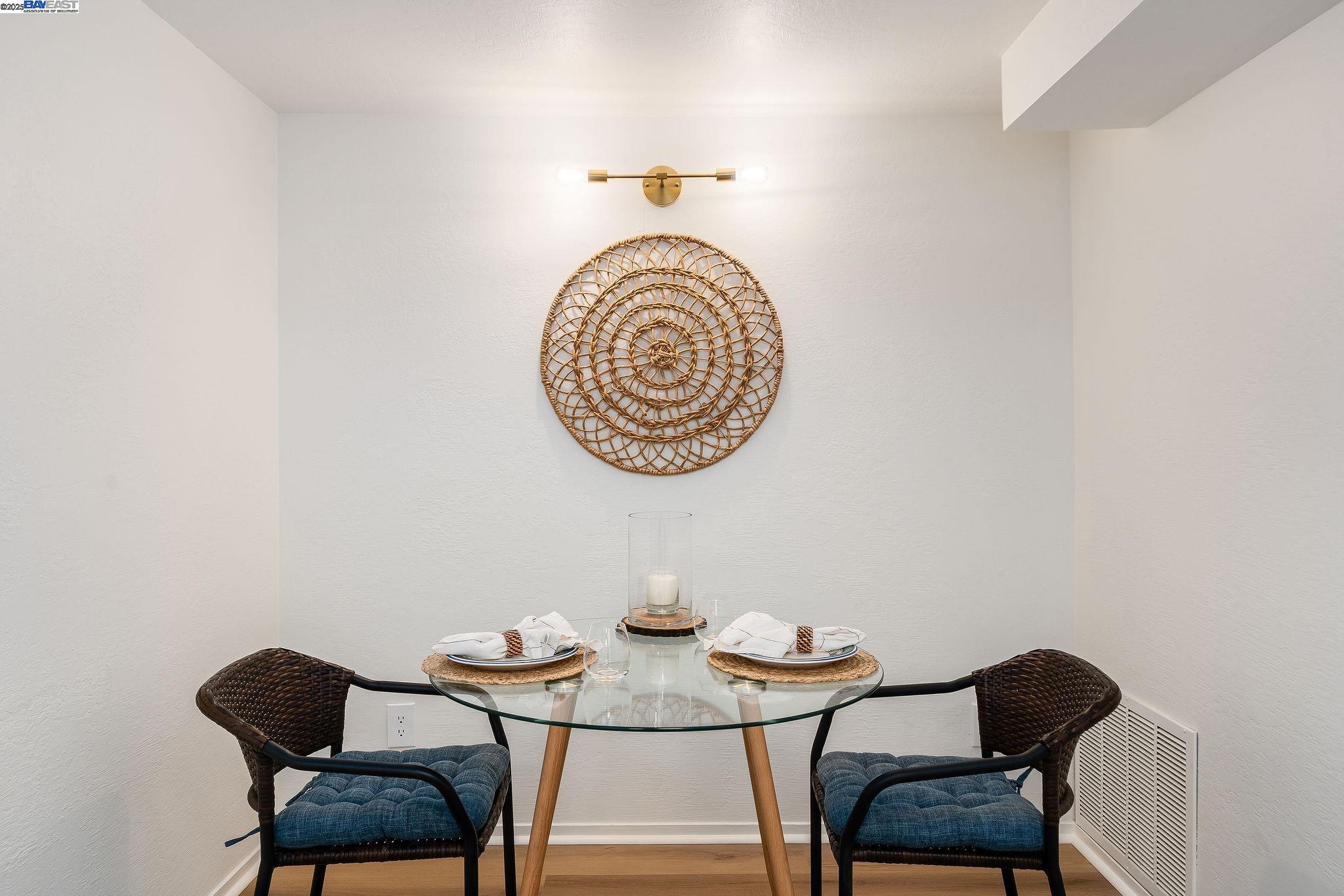Detail Gallery Image 19 of 47 For 5731 Hermann St, Oakland,  CA 94609 - 4 Beds | 2 Baths