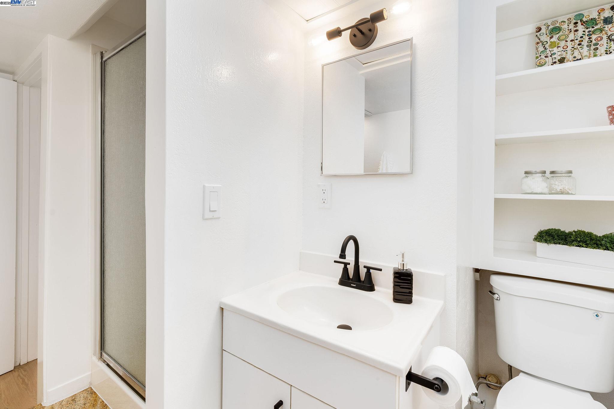 Detail Gallery Image 23 of 47 For 5731 Hermann St, Oakland,  CA 94609 - 4 Beds | 2 Baths