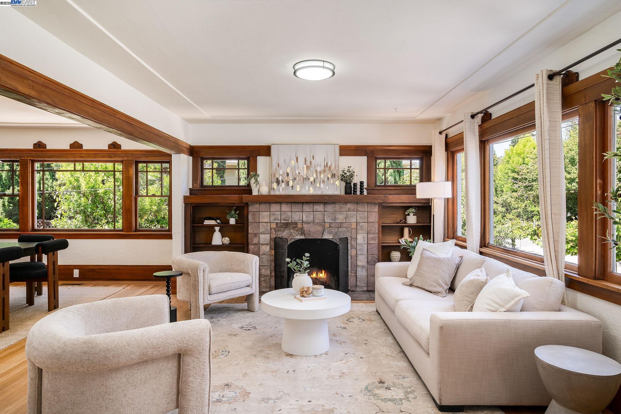 Detail Gallery Image 4 of 47 For 5731 Hermann St, Oakland,  CA 94609 - 4 Beds | 2 Baths